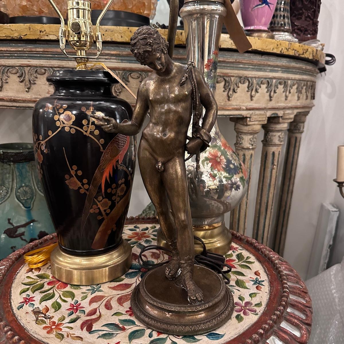 Bronze Lampe sculpturale italienne ancienne en vente