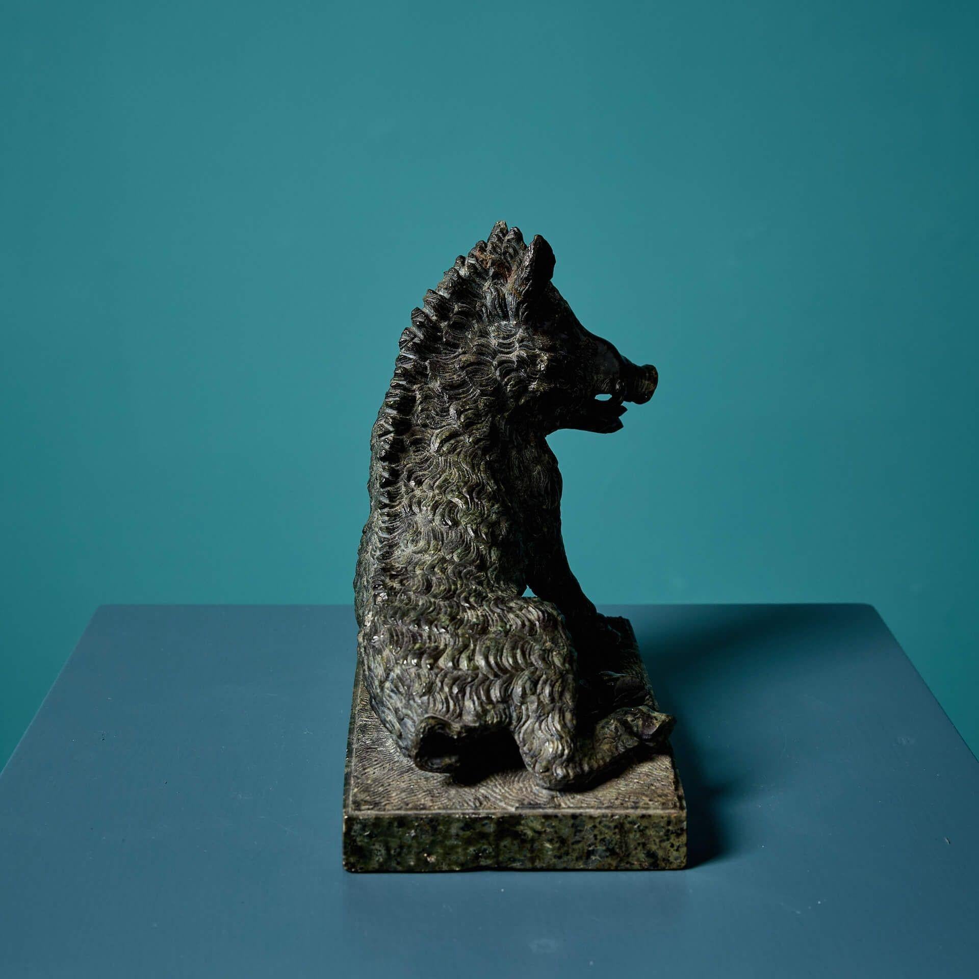 Escultura Serpentina Italiana Antigua según el Jabalí de los Uffizi siglo XIX en venta