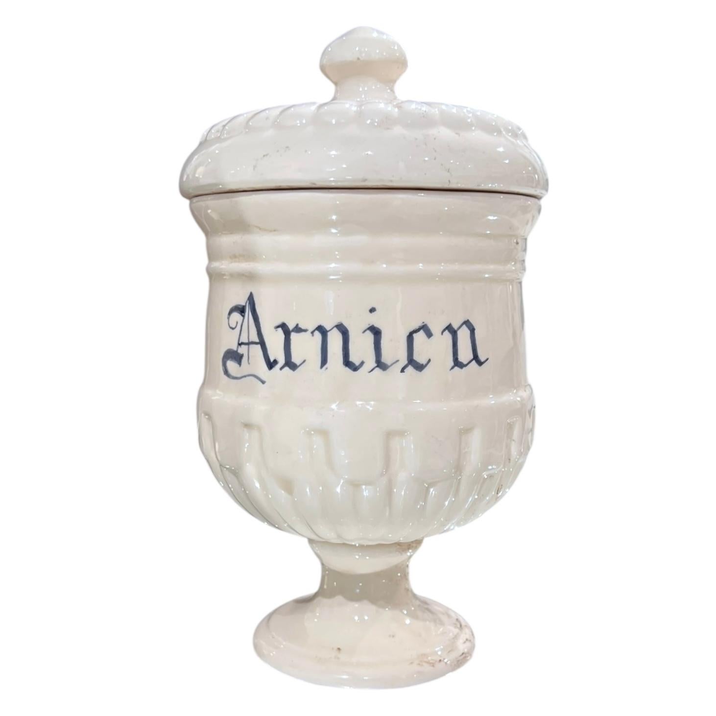 Ensemble italien ancien de 10 jarres avec couvercles État moyen - En vente à New Orleans, LA