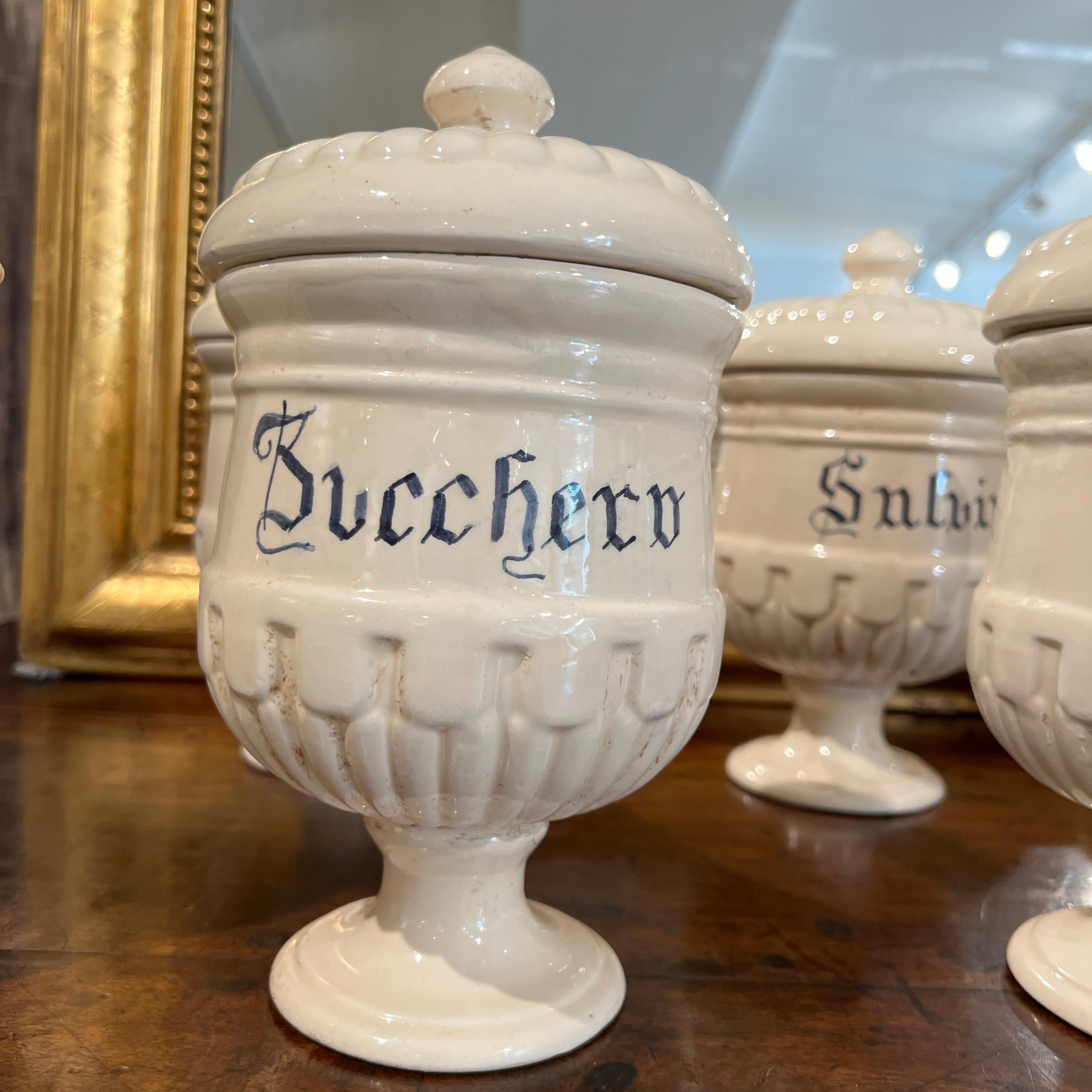 Antiker italienischer Satz von 10 Gläsern mit Deckeln im Zustand „Relativ gut“ im Angebot in New Orleans, LA
