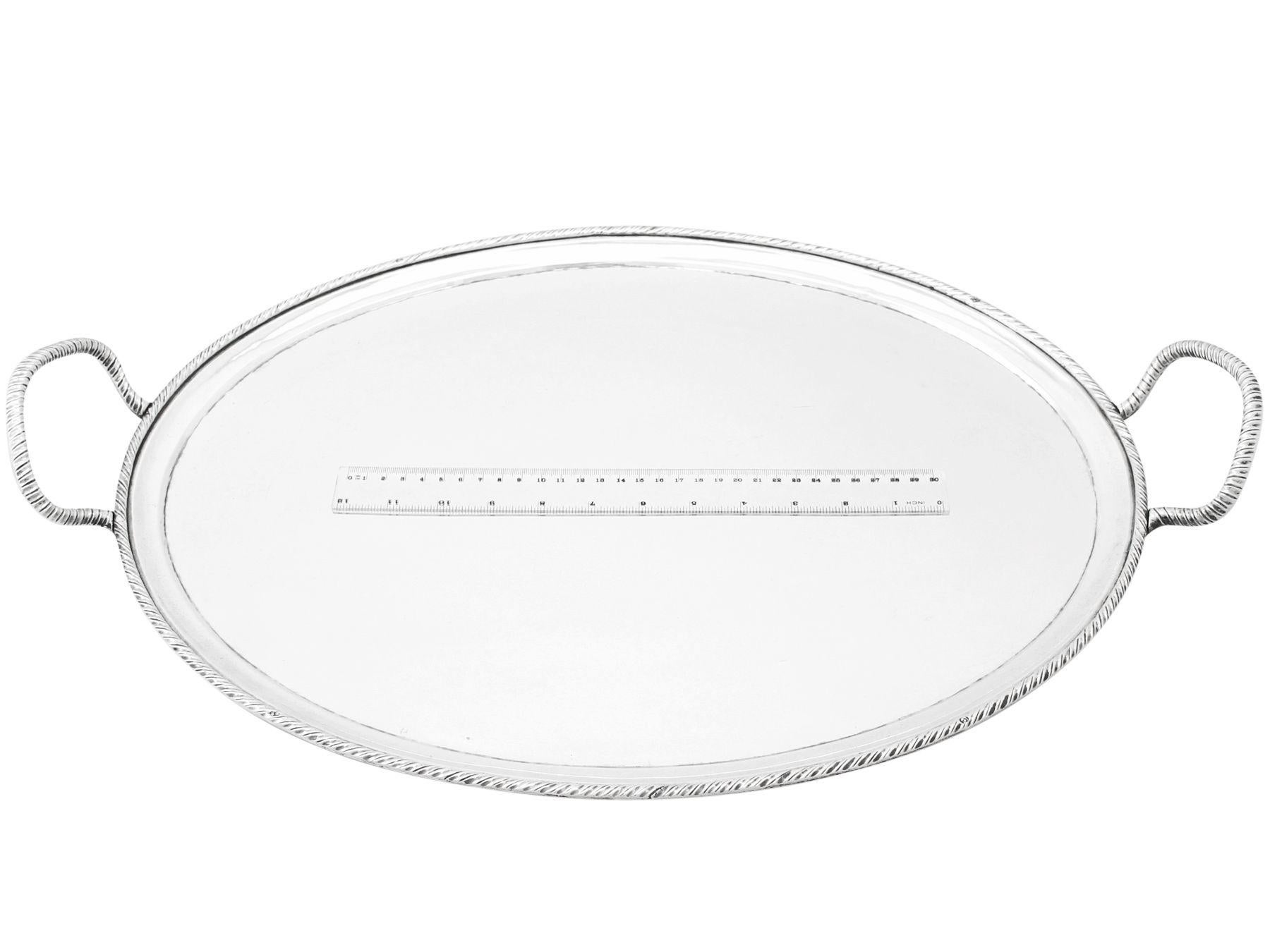 Bandeja de té de plata italiana antigua en venta 3