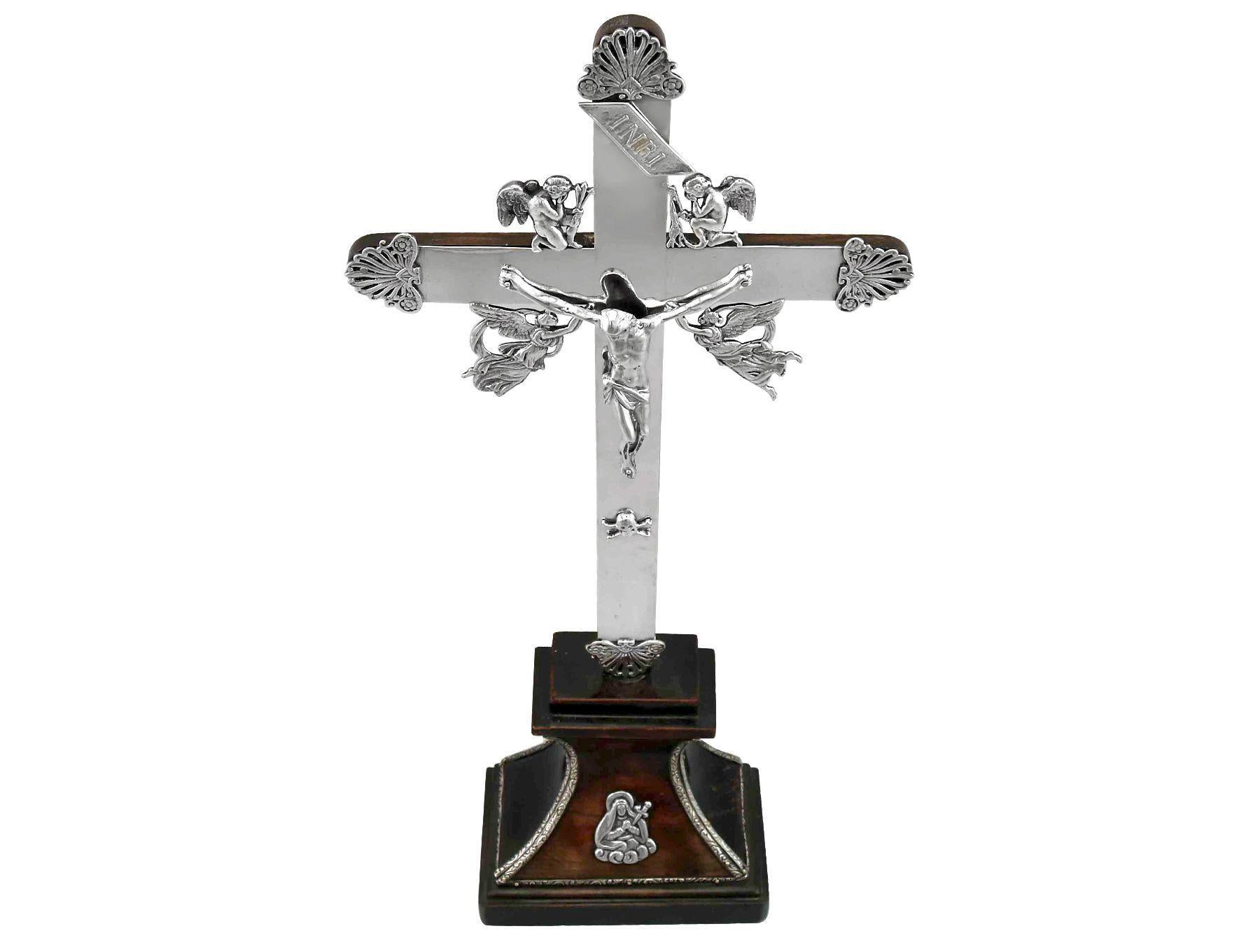 An exceptional, fine and impressive antique 1800s Italian silver travelling crucifix; an addition to our religious silverware collection.

This exceptional antique Italian silver travelling crucifix has been crafted with an oak wood back.

The