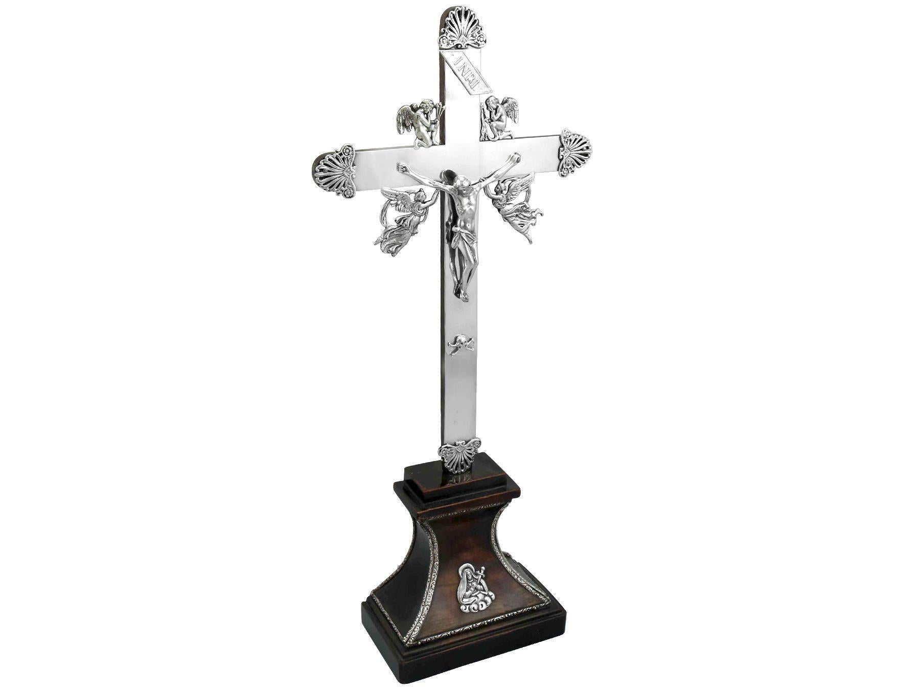 Antique Italian Silver Travelling Crucifix In Excellent Condition For Sale In Jesmond, Newcastle Upon Tyne