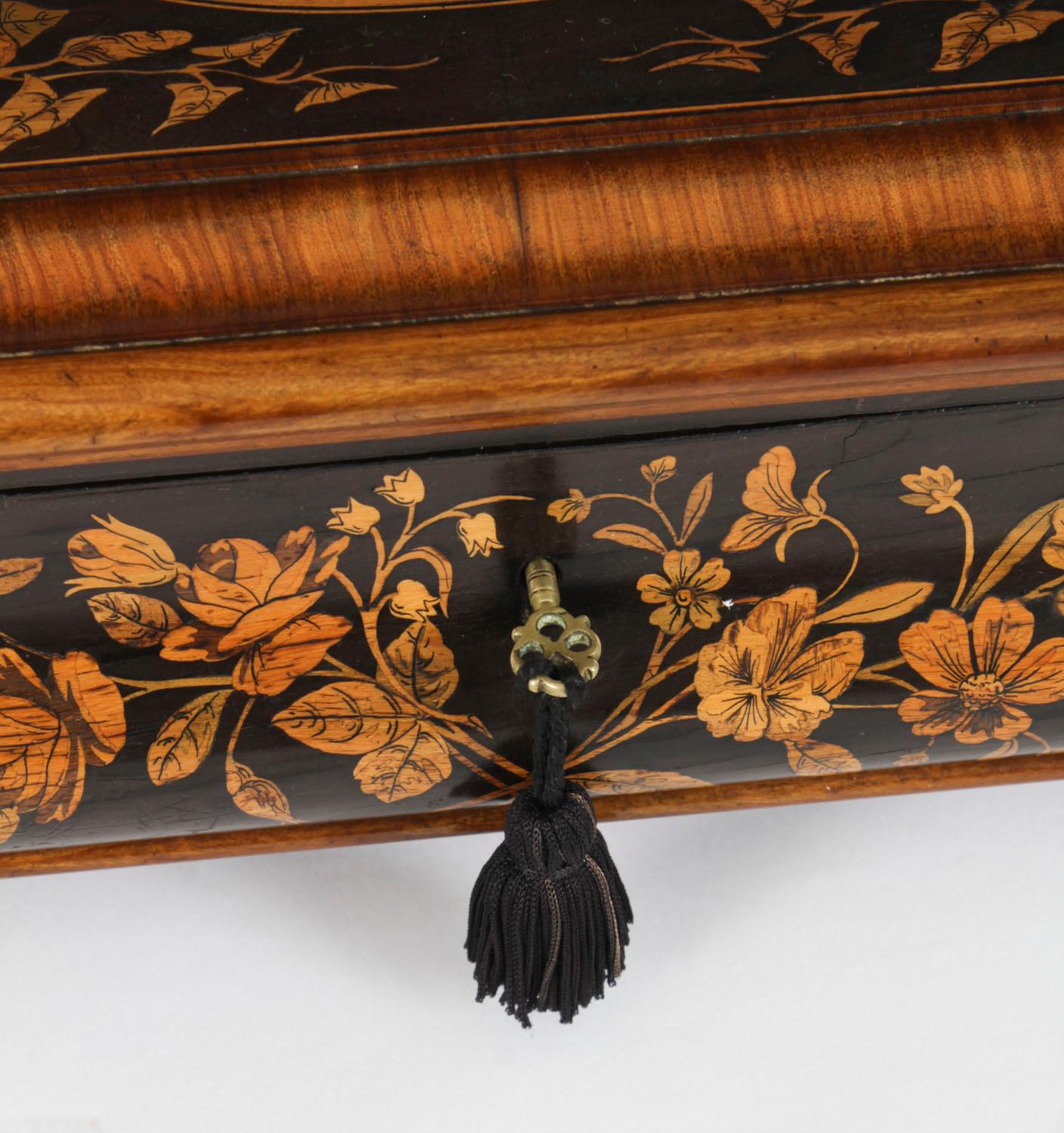 Coffret italien ancien en bois d'olivier de Sorrento du 19ème siècle en vente 5