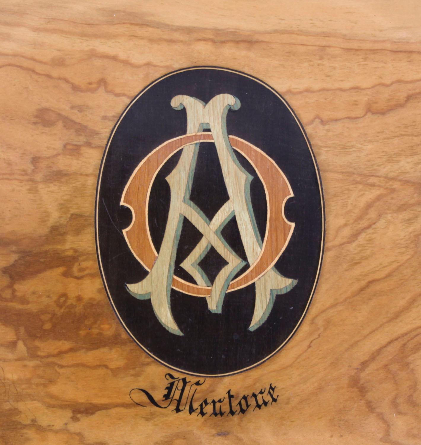 Coffret italien ancien en bois d'olivier de Sorrento du 19ème siècle en vente 11