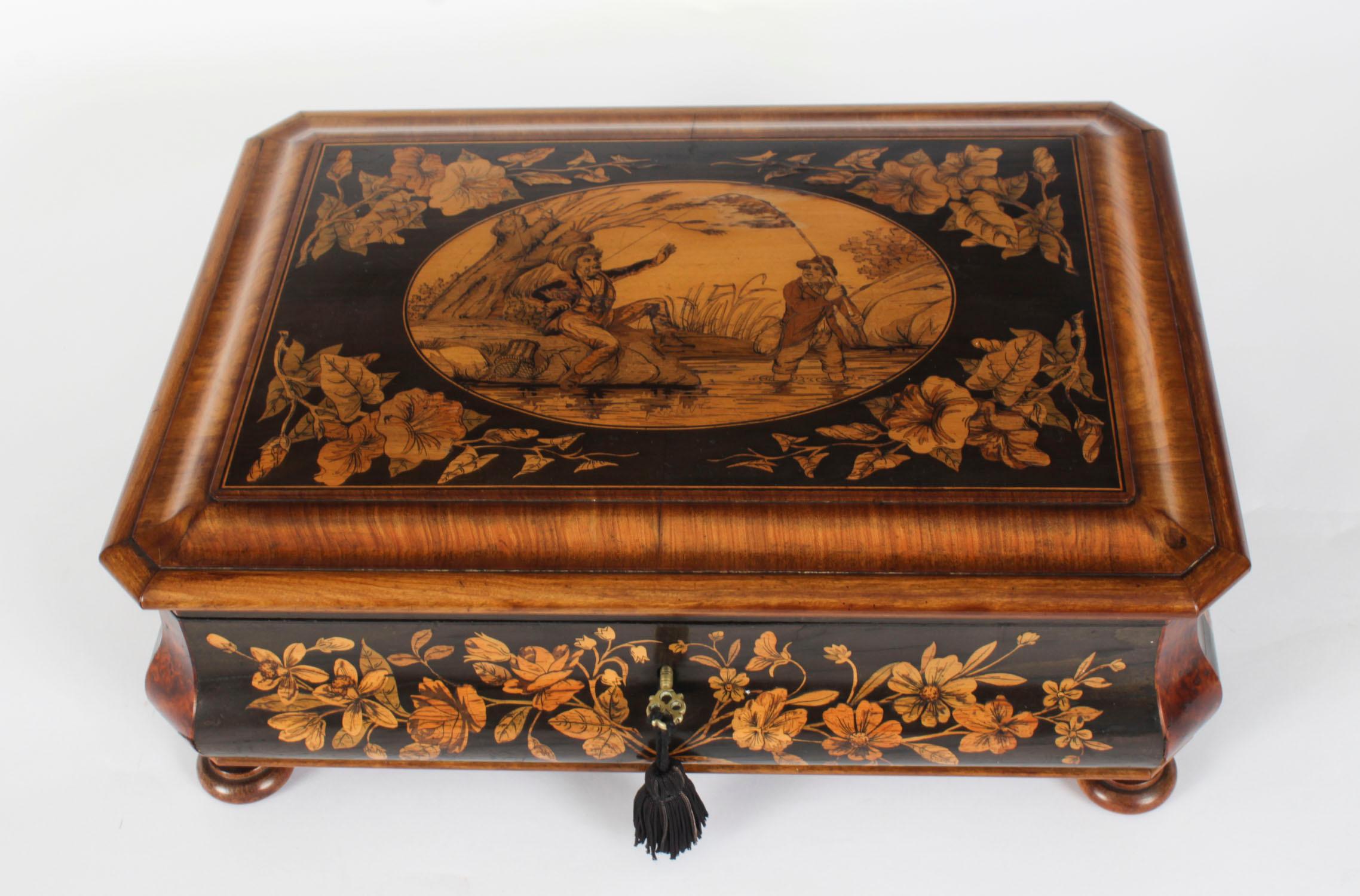 Coffret italien ancien en bois d'olivier de Sorrento du 19ème siècle Bon état - En vente à London, GB