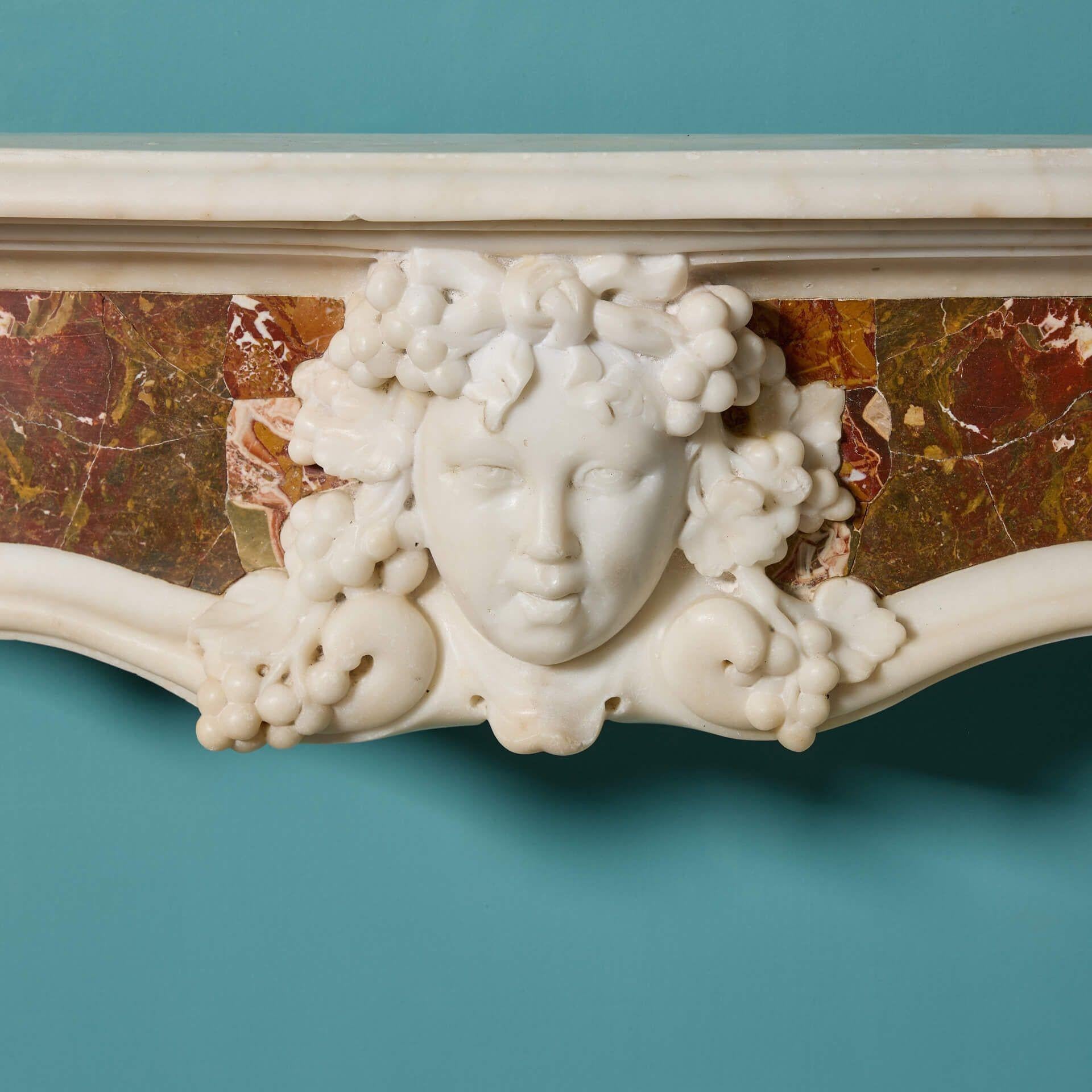 Rodete de chimenea italiano antiguo de mármol de jaspe rojo y estatuaria C.1760 Barroco en venta
