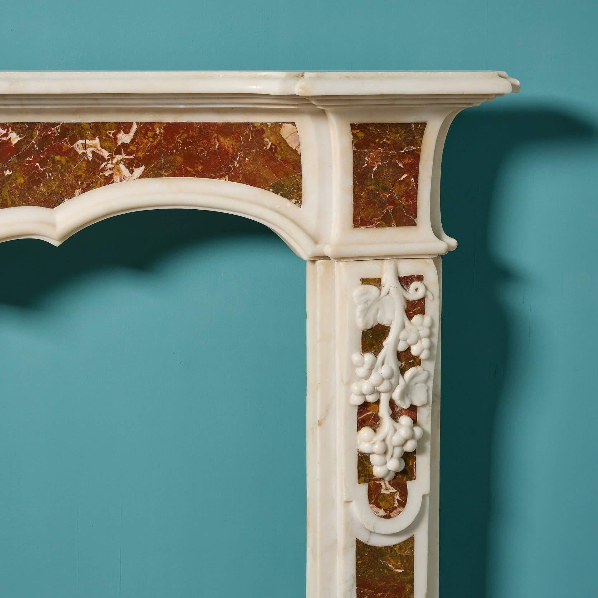 Rodete de chimenea italiano antiguo de mármol de jaspe rojo y estatuaria C.1760 Italiano en venta