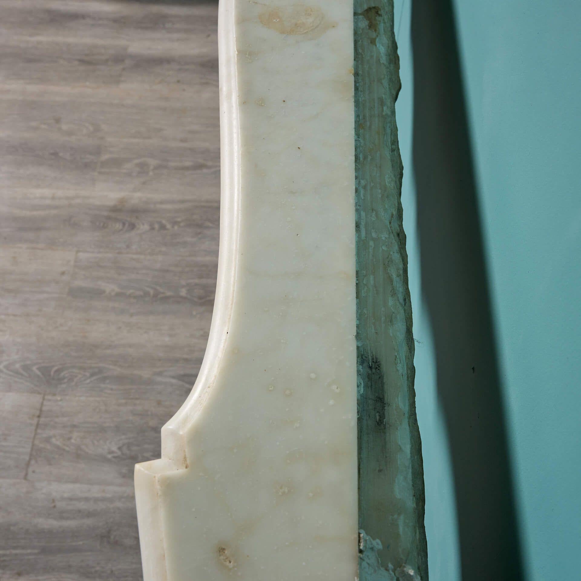 Rodete de chimenea italiano antiguo de mármol de jaspe rojo y estatuaria C.1760 Mármol en venta