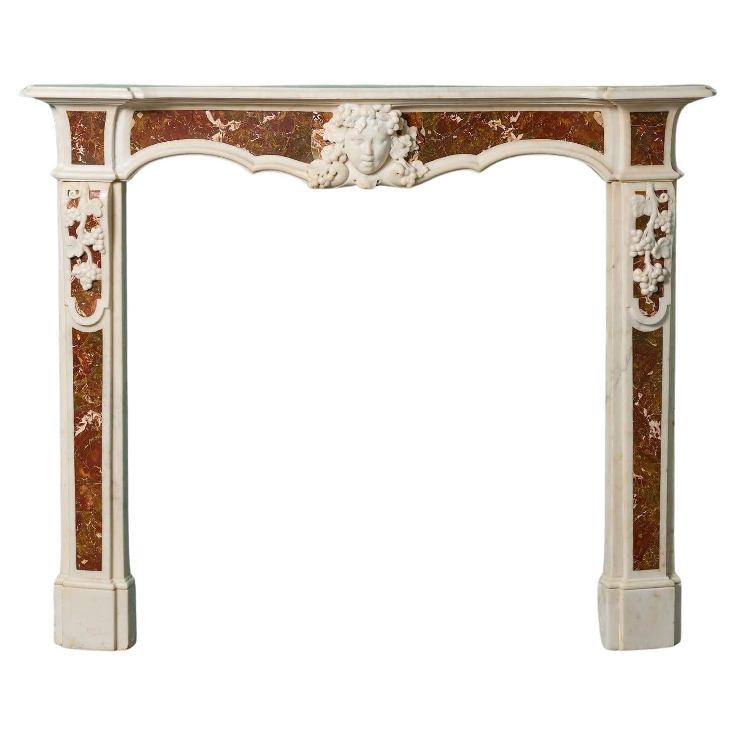 Rodete de chimenea italiano antiguo de mármol de jaspe rojo y estatuaria C.1760 en venta