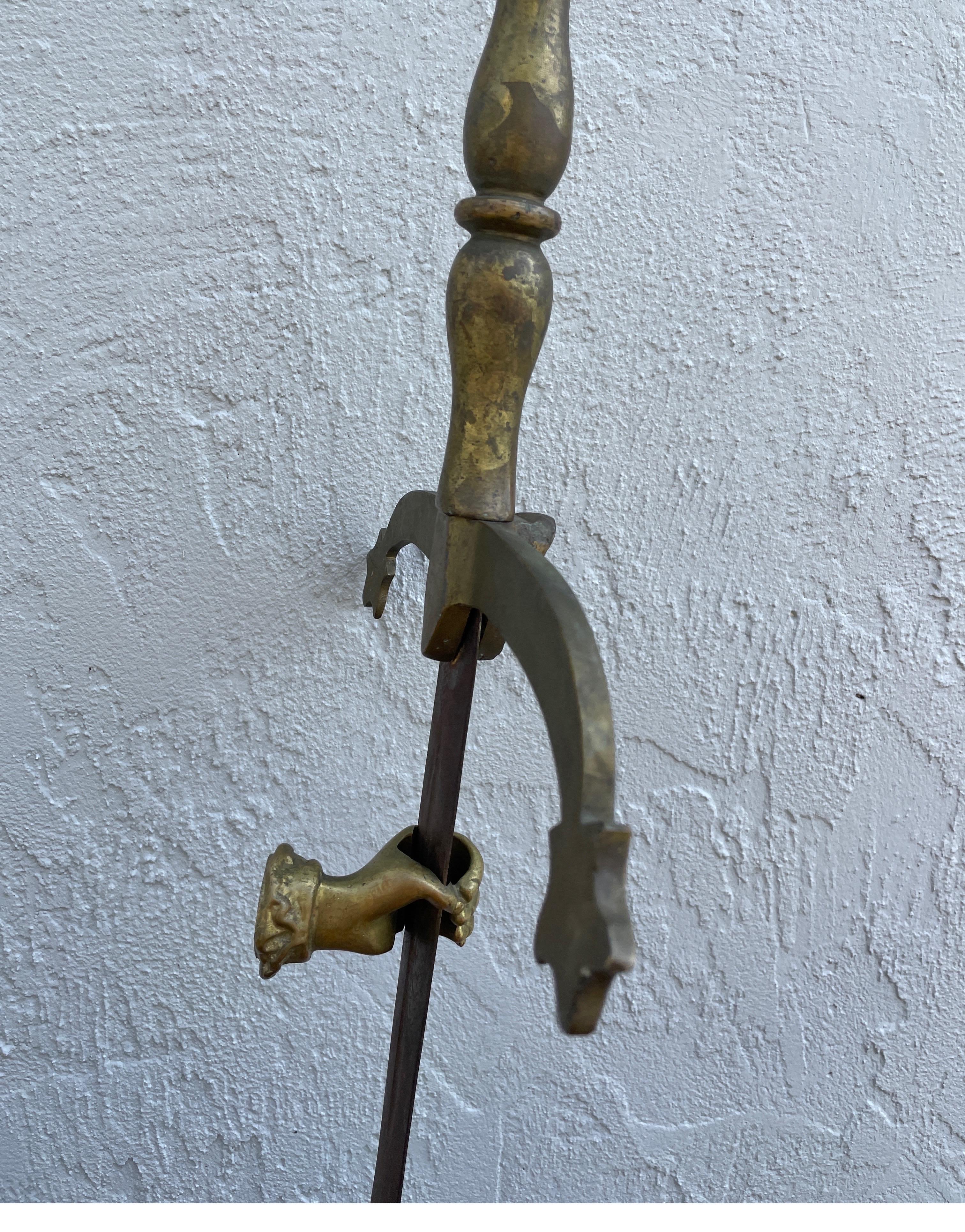 Ancienne poignée de porte italienne en acier et laiton en forme d'épée en vente 5