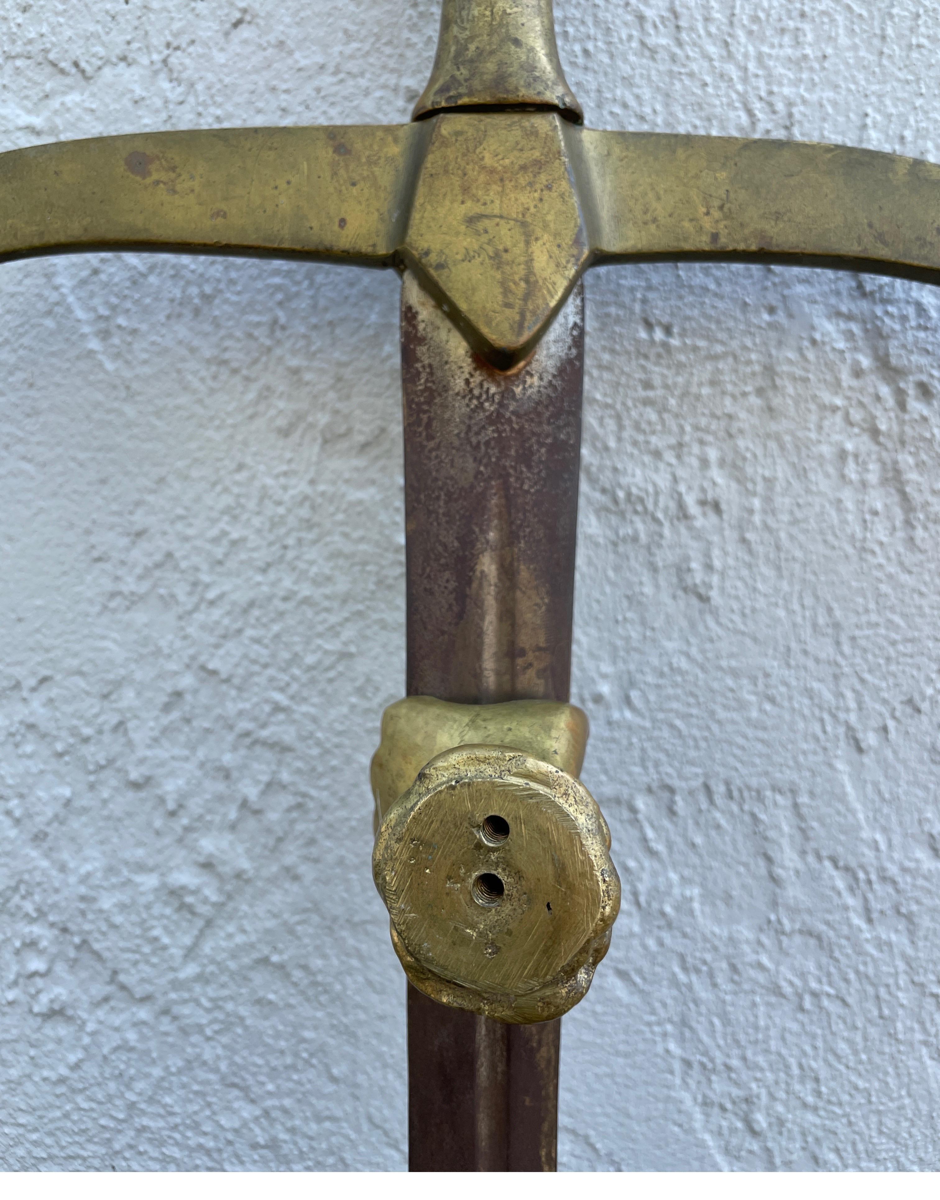 Ancienne poignée de porte italienne en acier et laiton en forme d'épée en vente 7
