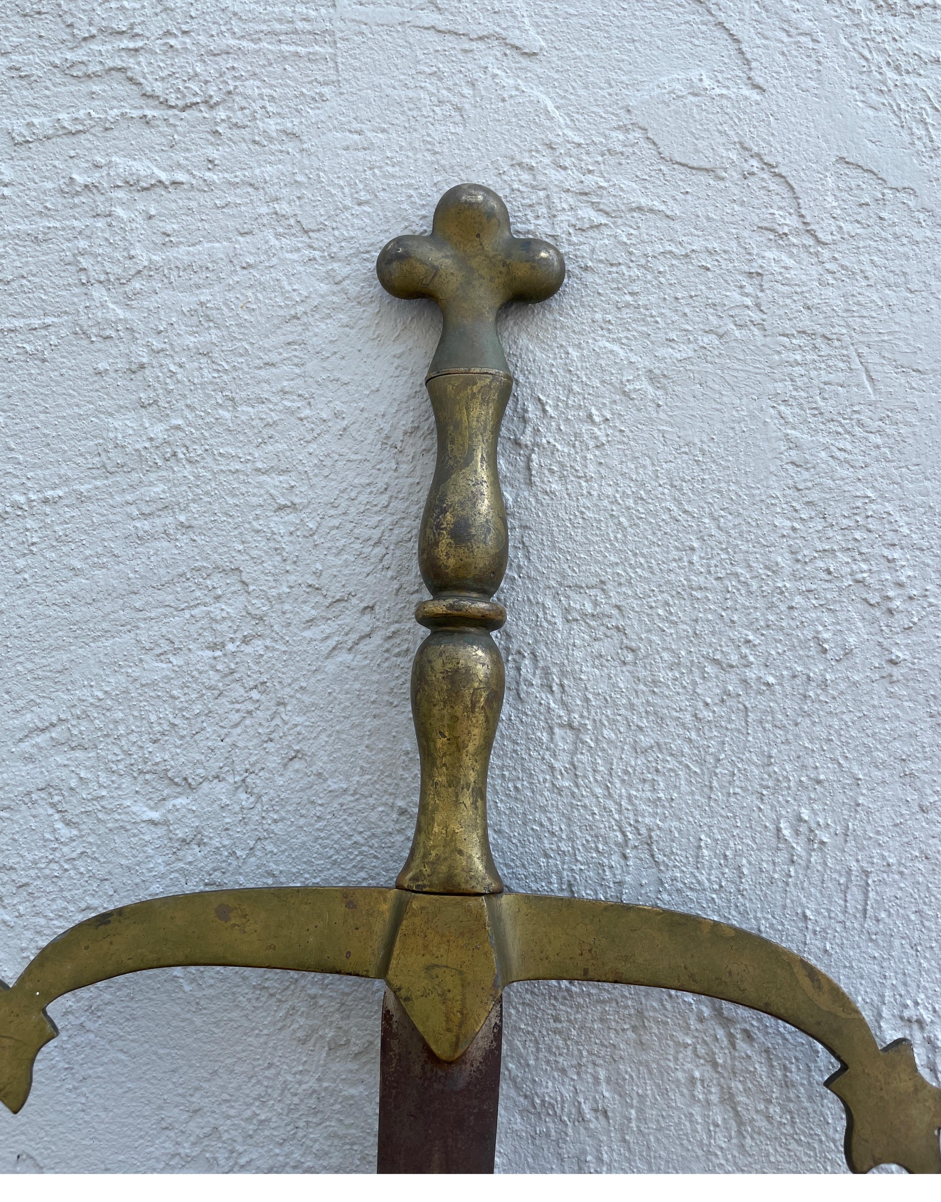 Ancienne poignée de porte italienne en acier et laiton en forme d'épée en vente 8