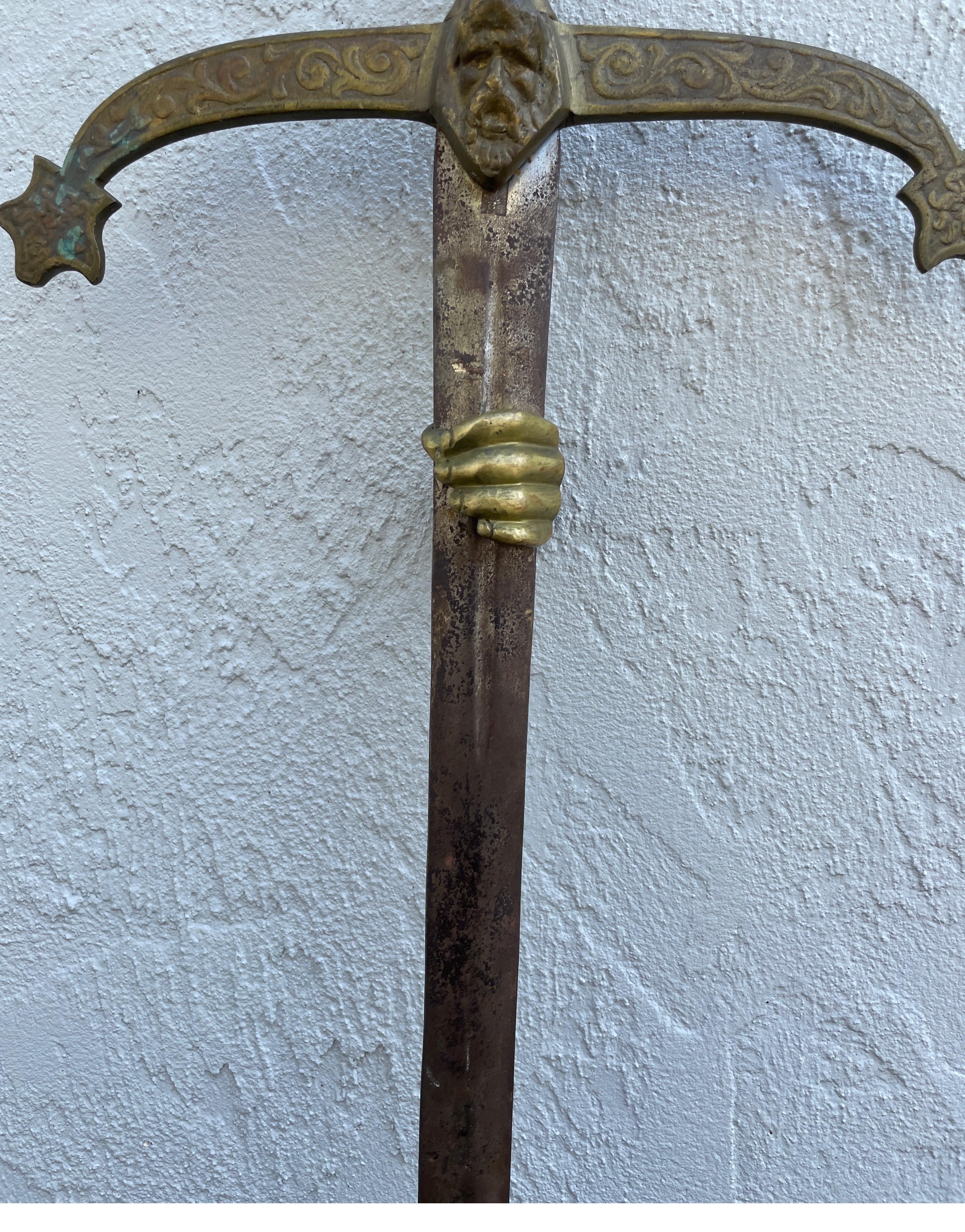 Ancienne poignée de porte italienne en acier et laiton en forme d'épée en vente 3