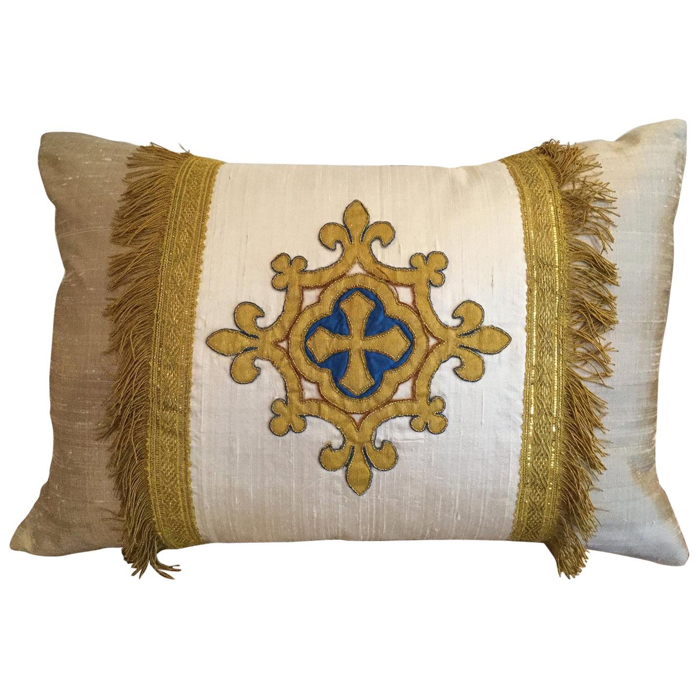 Antique Italian Stemma Pillow by Eleganza Italiana For Sale