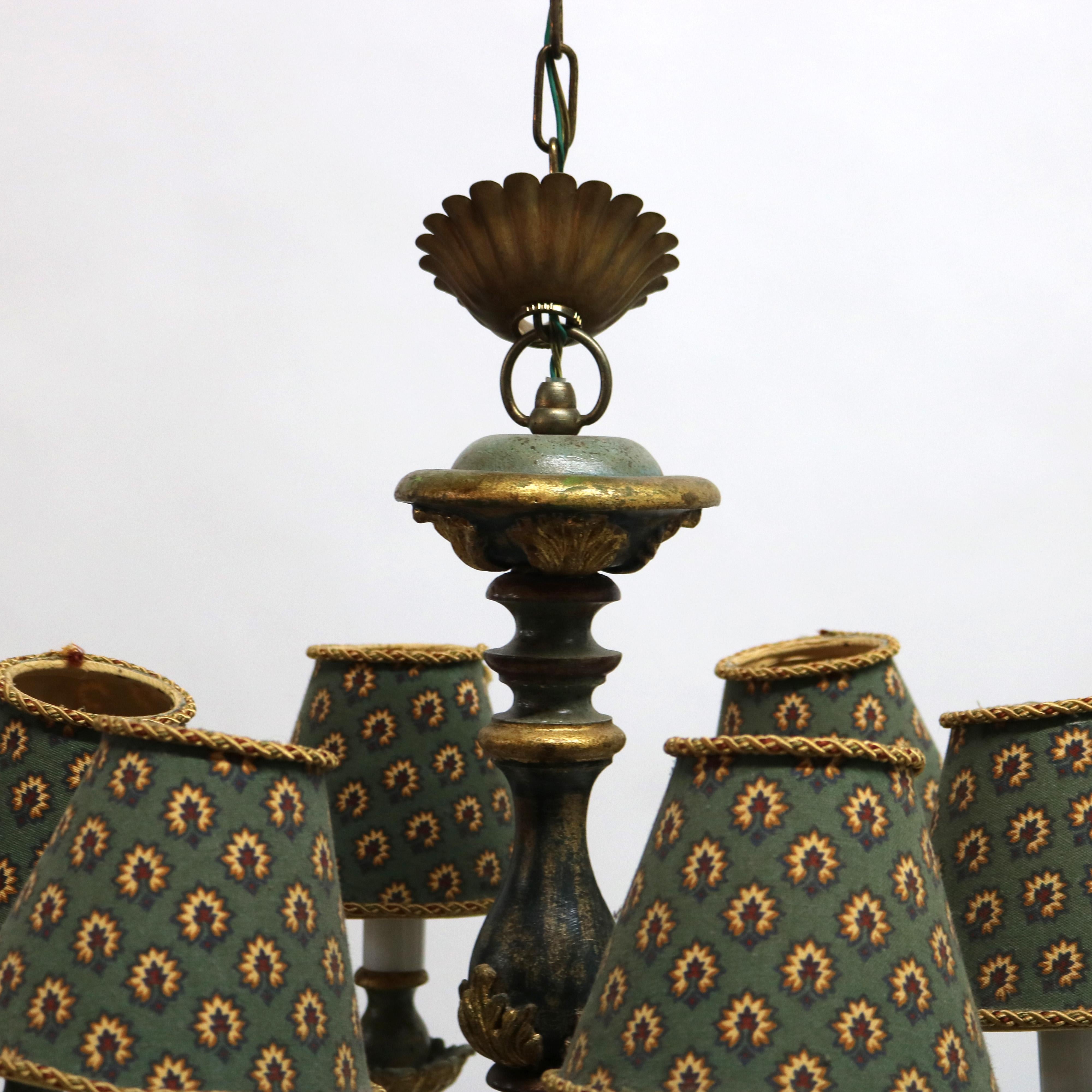 Américain Lustre à 12 éclairages de style italien ancien en bois polychromé et abat-jour en tissu C1930 en vente