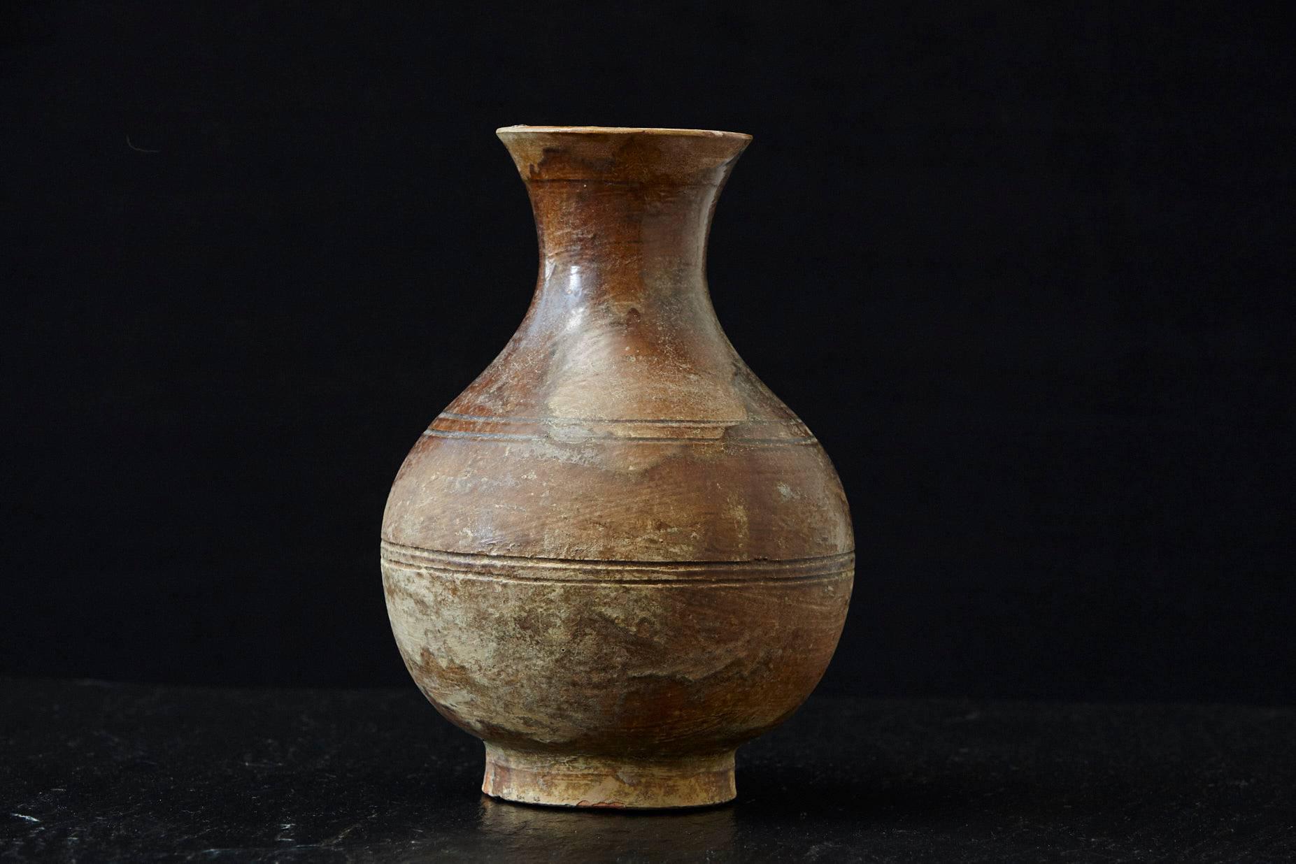 Vernissé Vase italien ancien en terre cuite:: en forme de bouteille et à glaçure brune