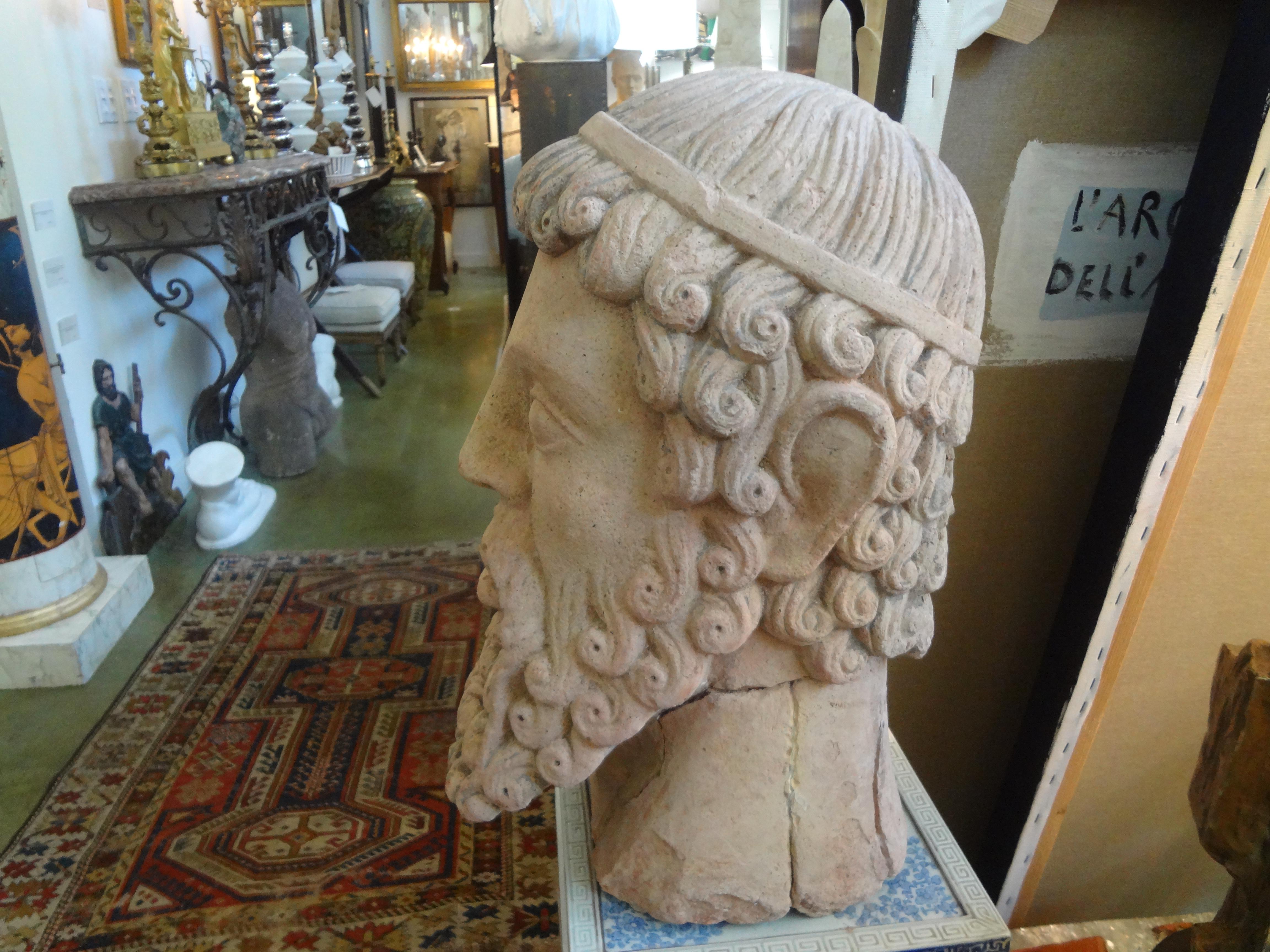 Terre cuite Ancien buste italien en terre cuite d'un gréco-romain en vente