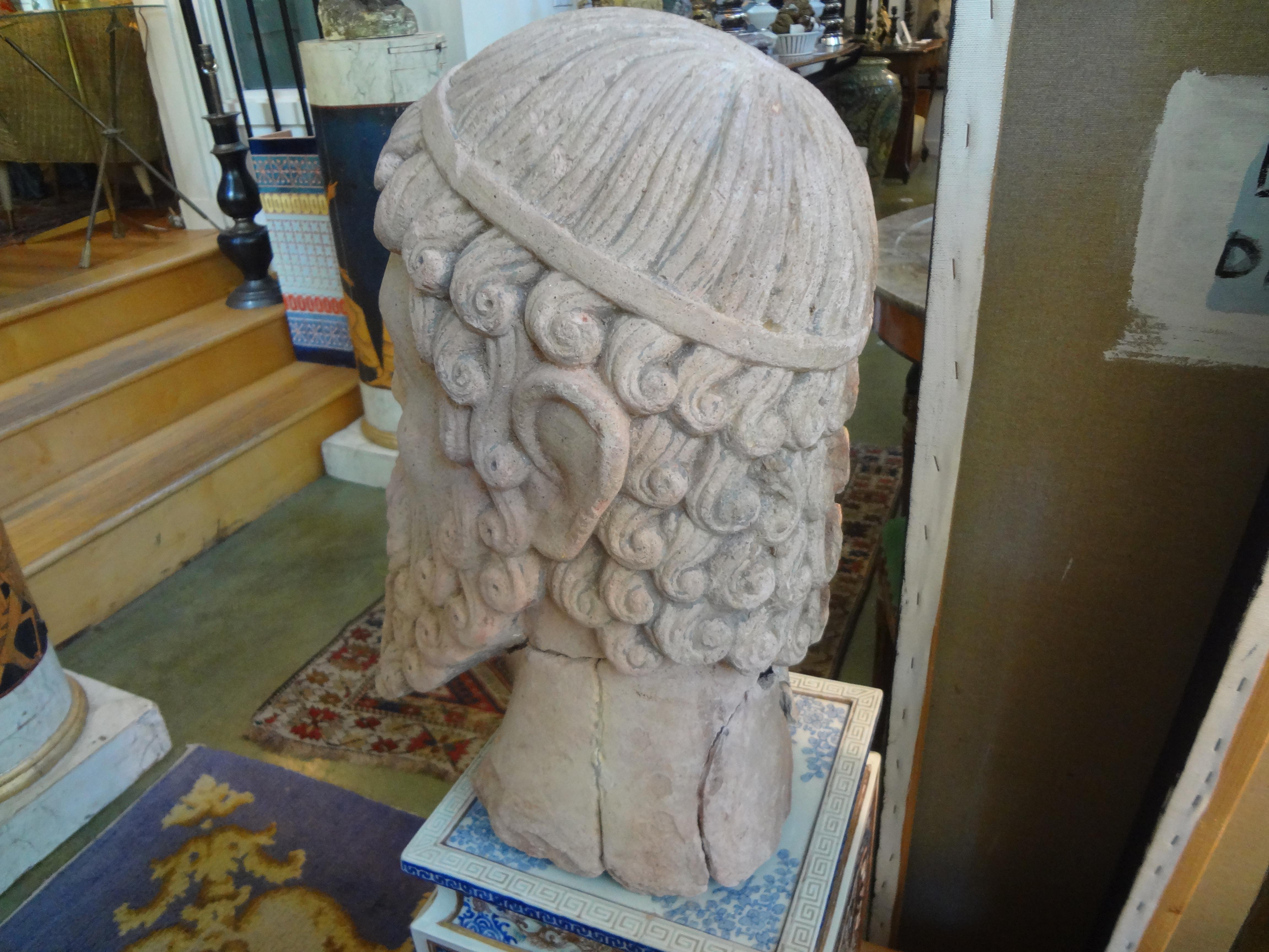 Ancien buste italien en terre cuite d'un gréco-romain en vente 1