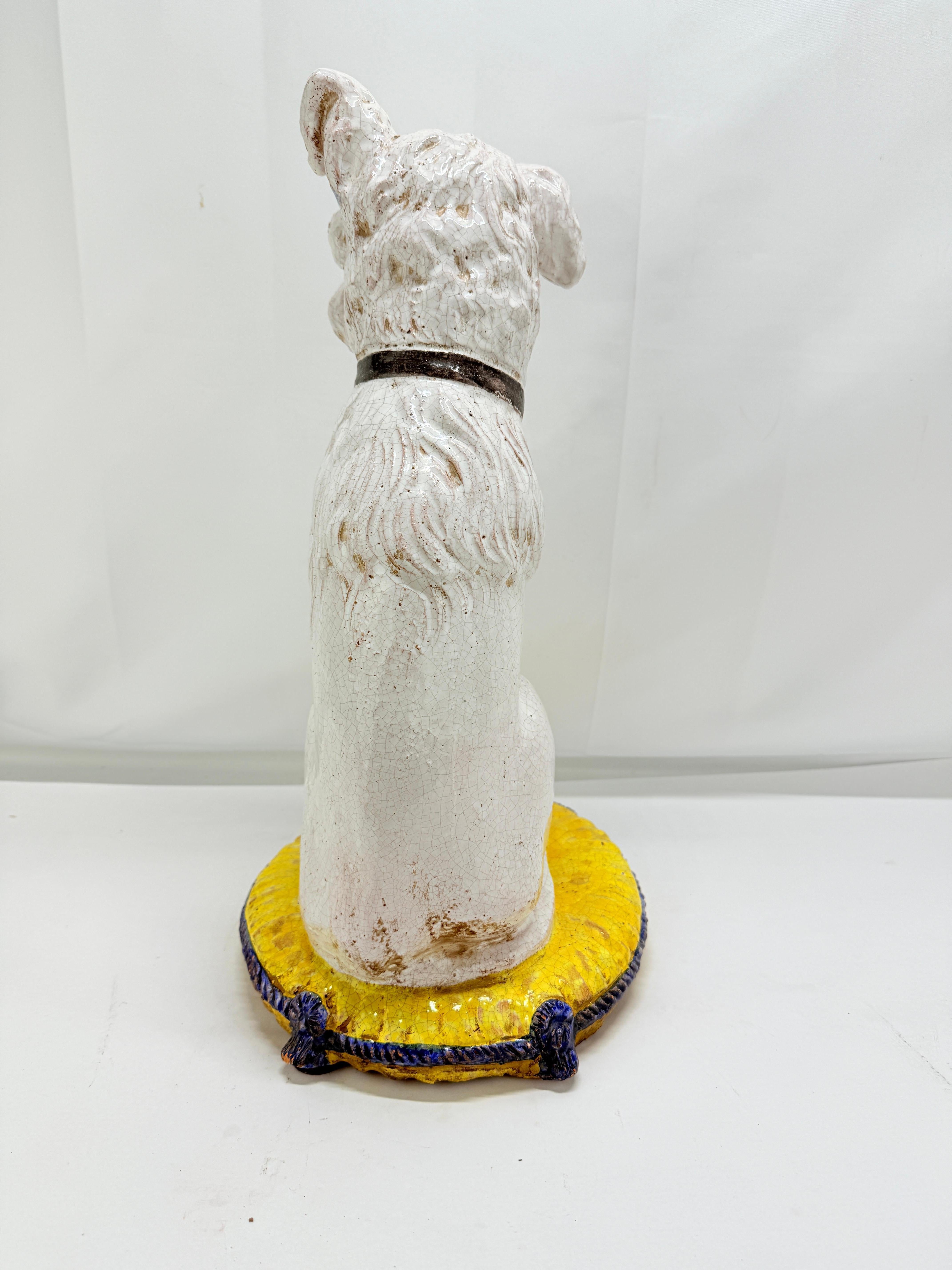 Italiano Antica scultura italiana in terracotta di un cane griffone di Bruxelles seduto o terrier in vendita