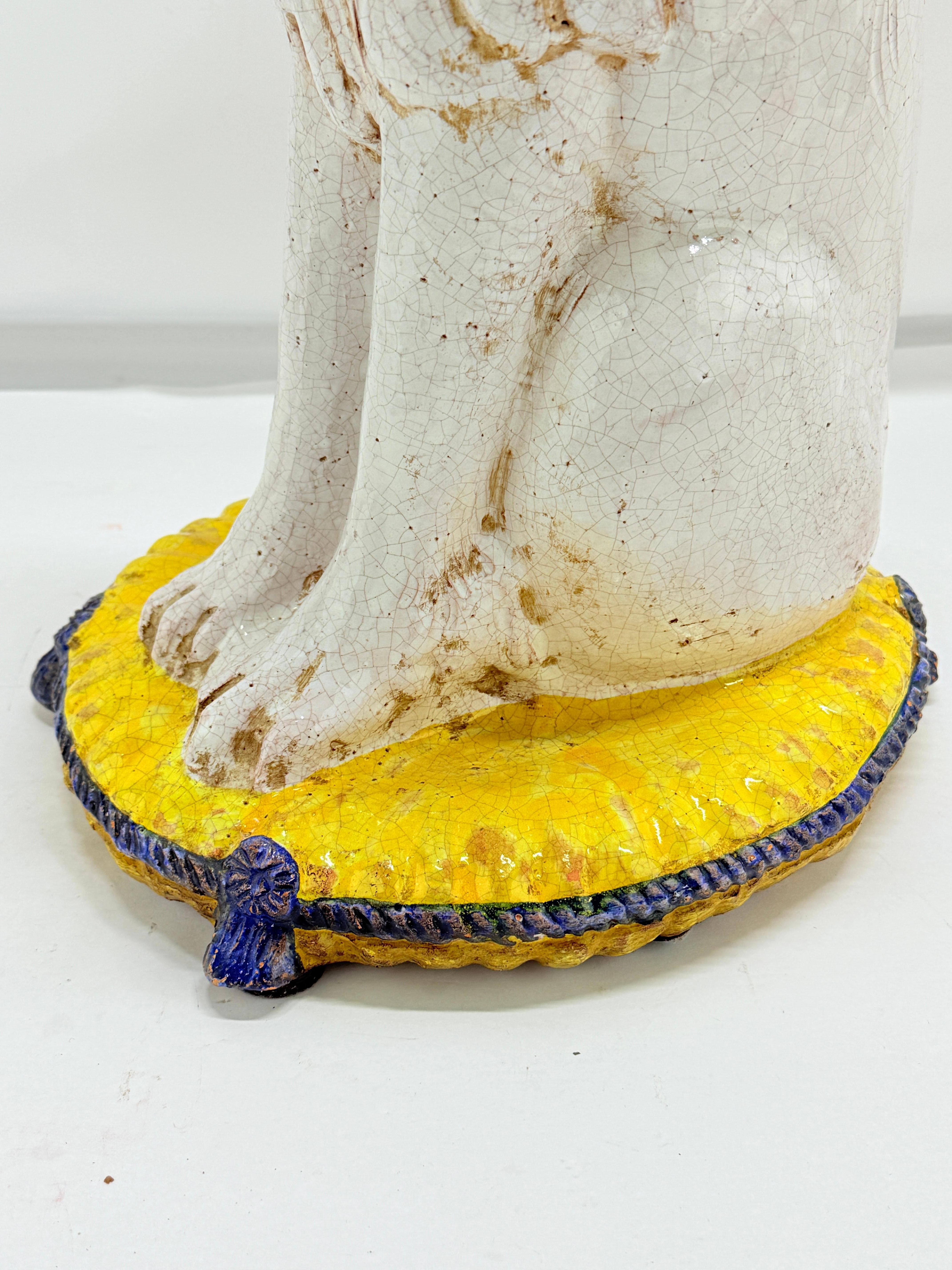 XX secolo Antica scultura italiana in terracotta di un cane griffone di Bruxelles seduto o terrier in vendita