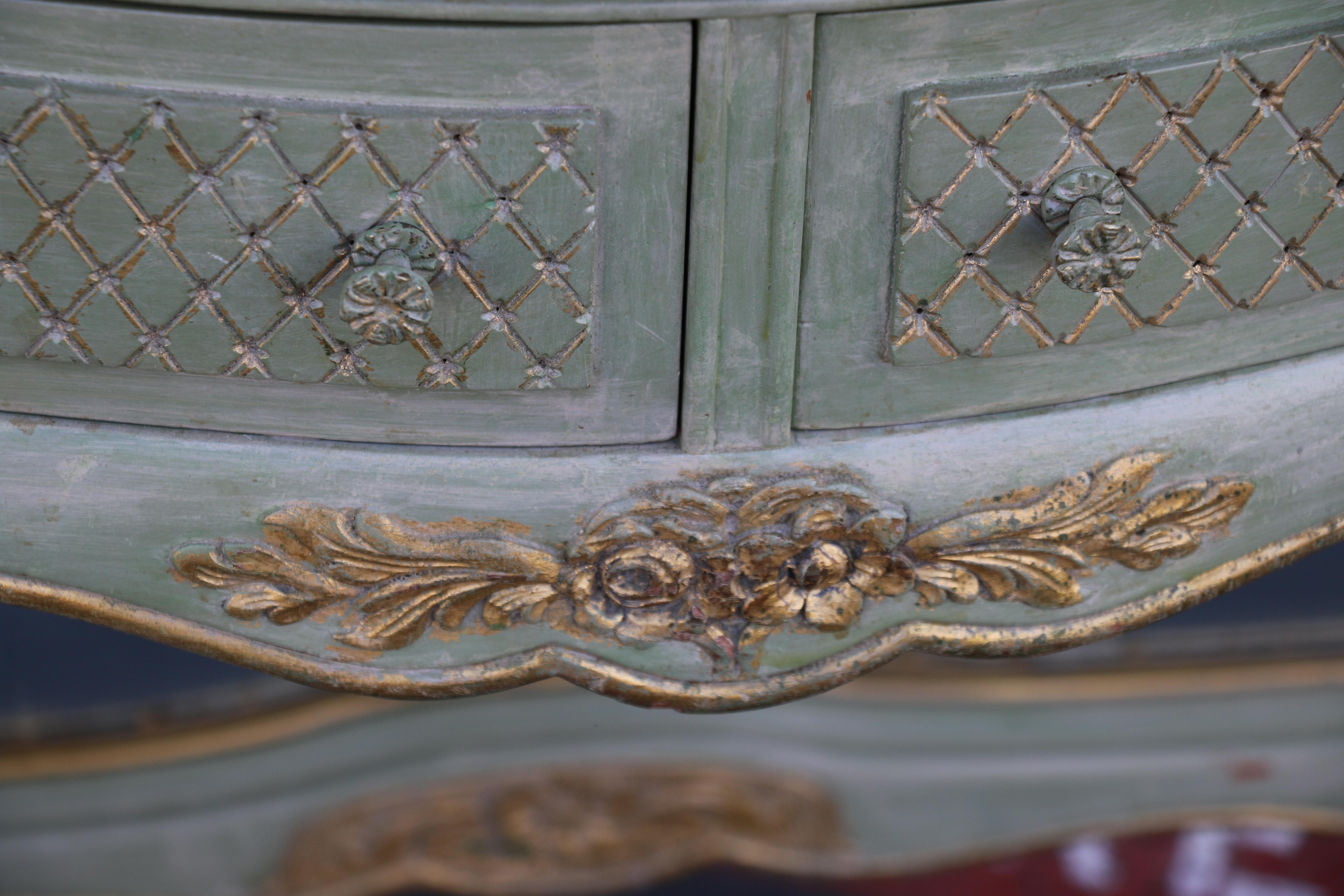 Antique Mirror Vanity italiano a tre pannelli in vendita 6