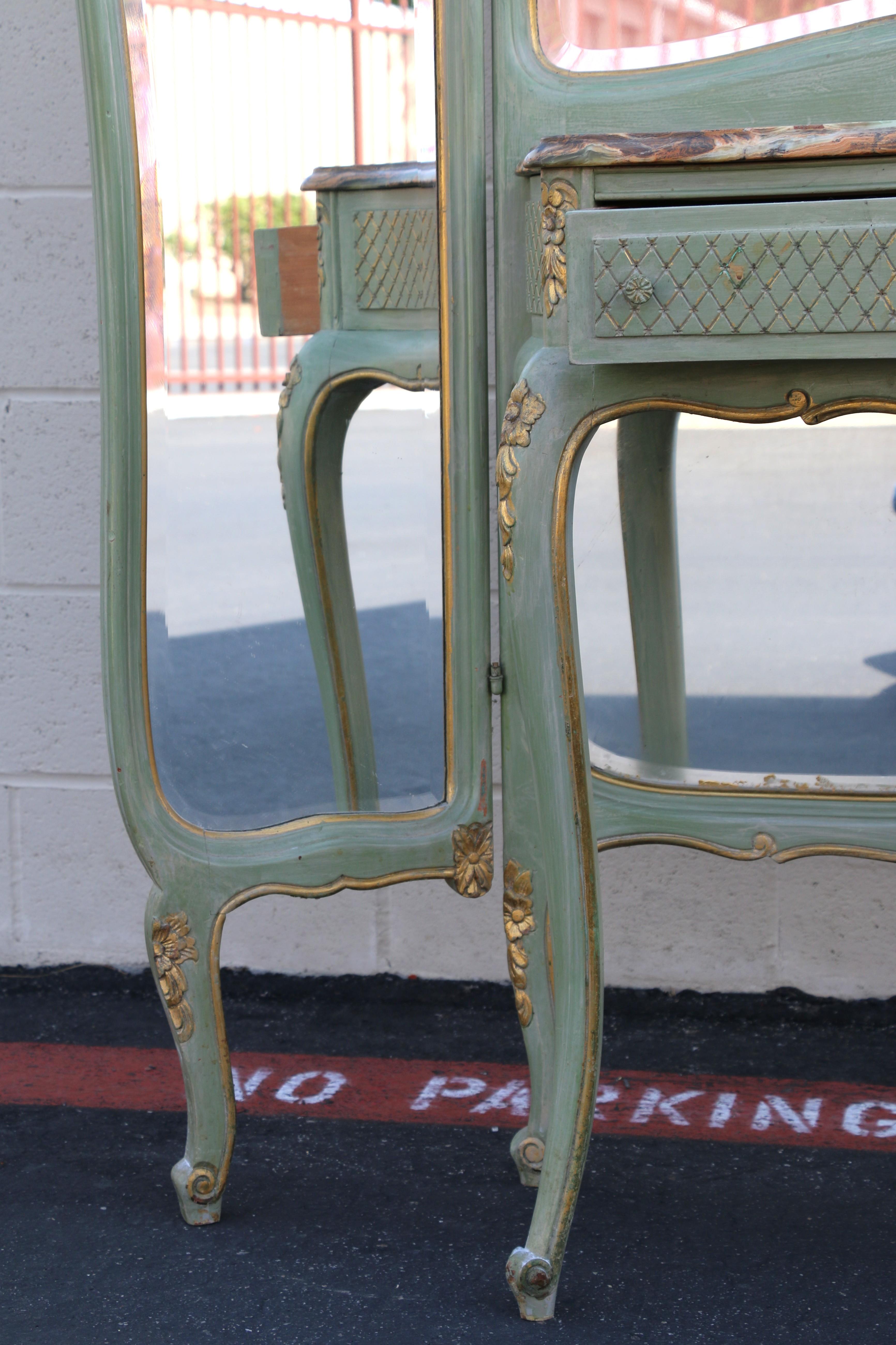 Antique Mirror Vanity italiano a tre pannelli in vendita 8