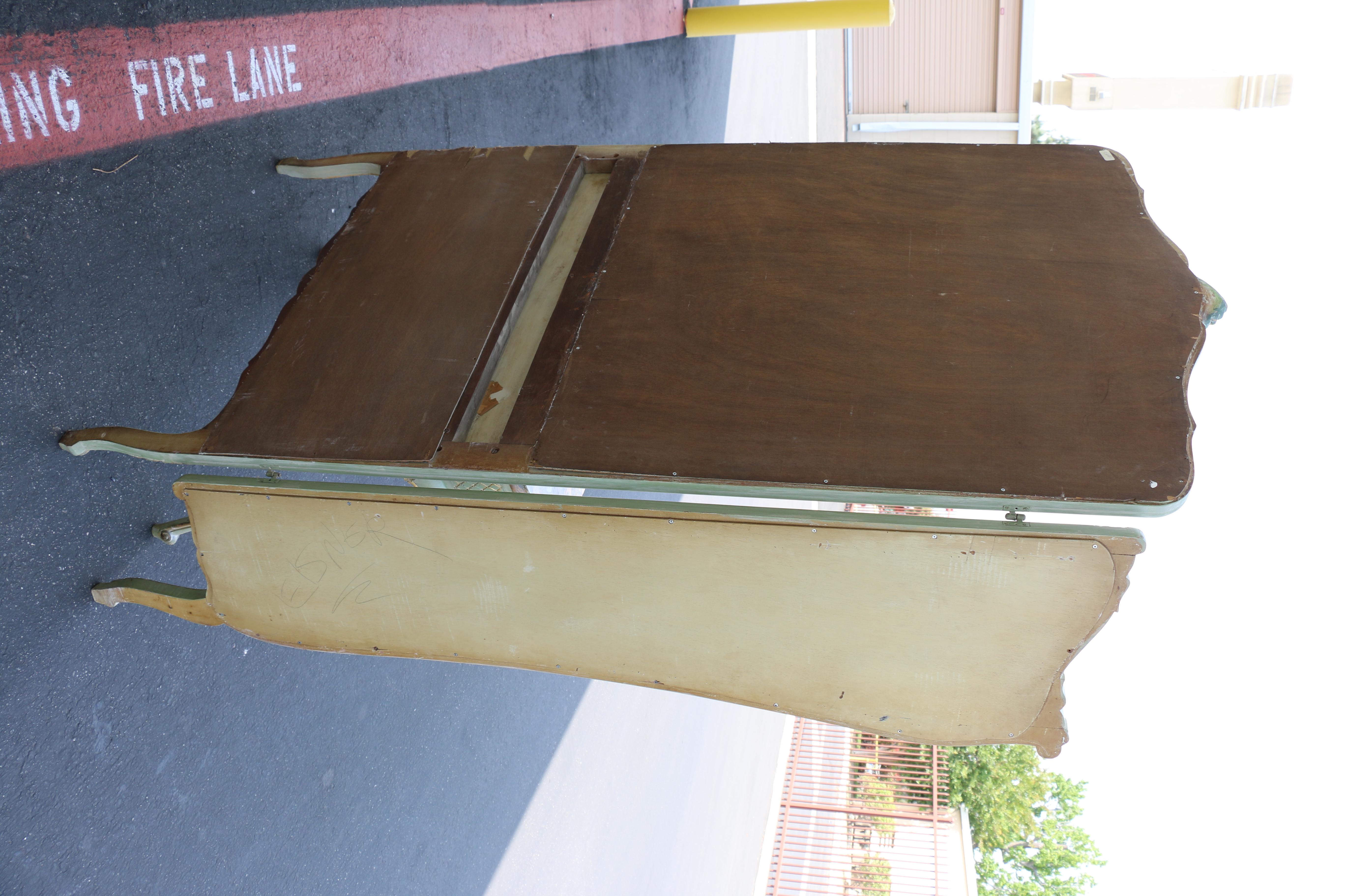 Antique Mirror Vanity italiano a tre pannelli in vendita 9