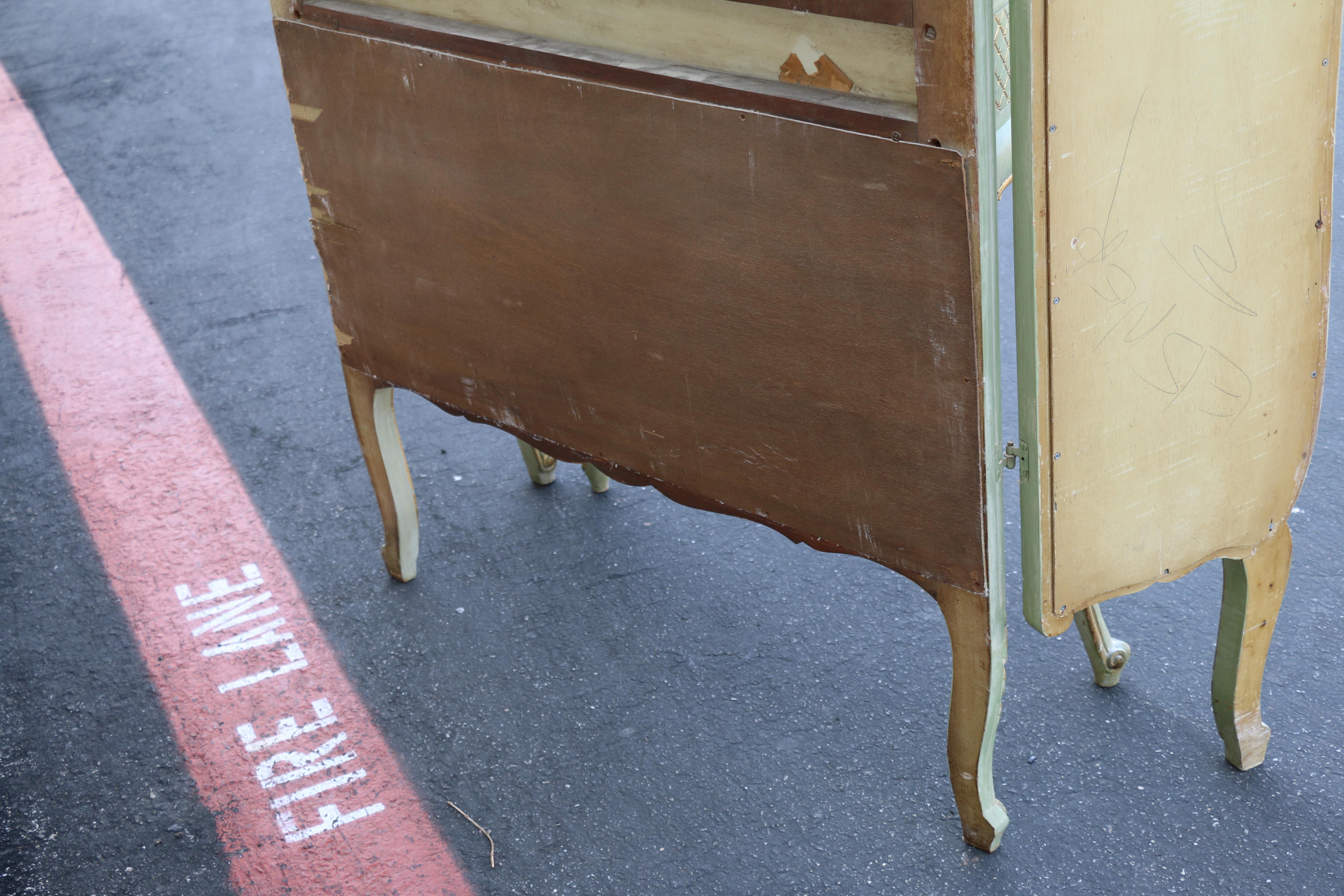 Antique Mirror Vanity italiano a tre pannelli in vendita 10