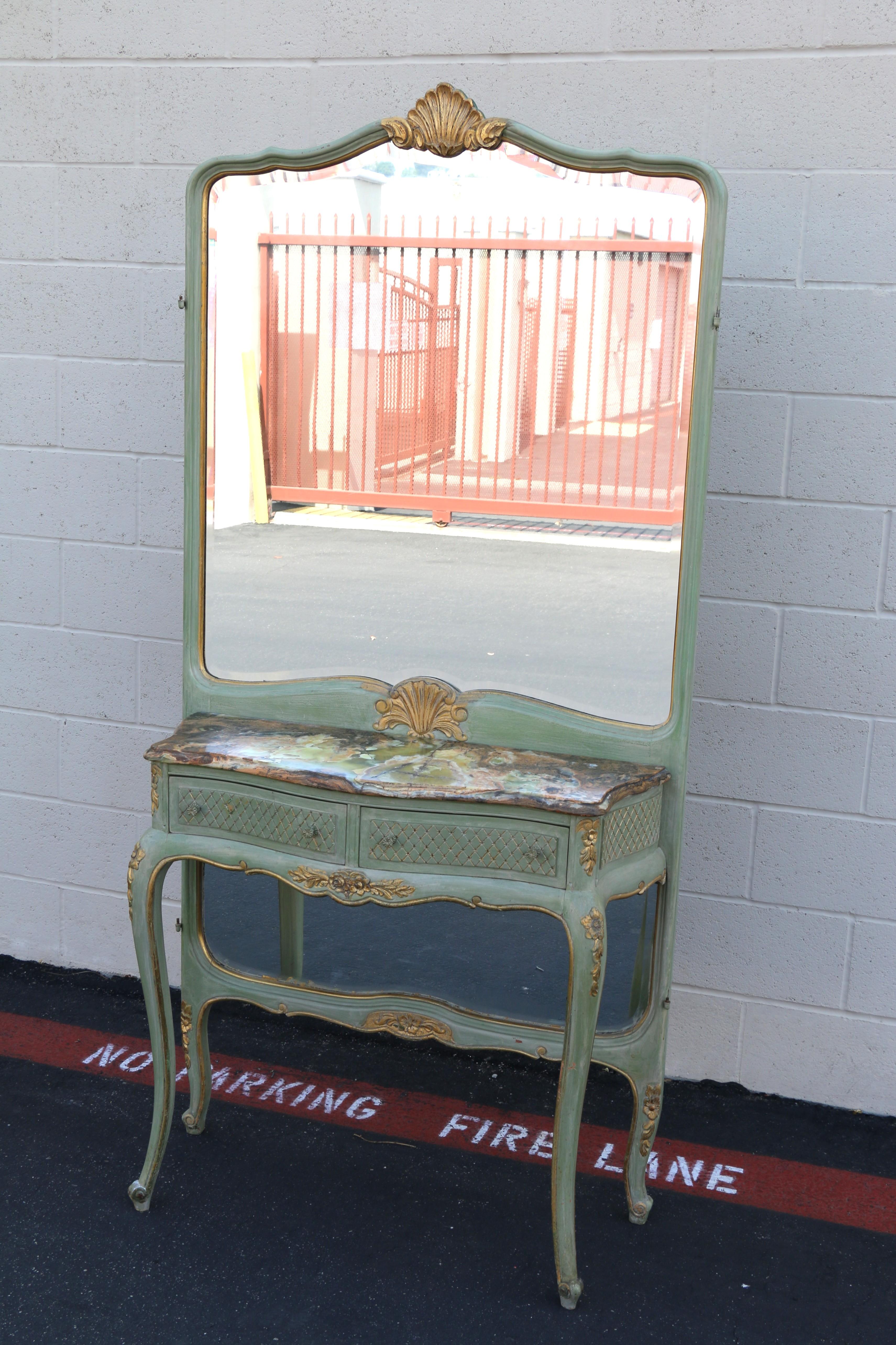 Antique Mirror Vanity italiano a tre pannelli in vendita 12