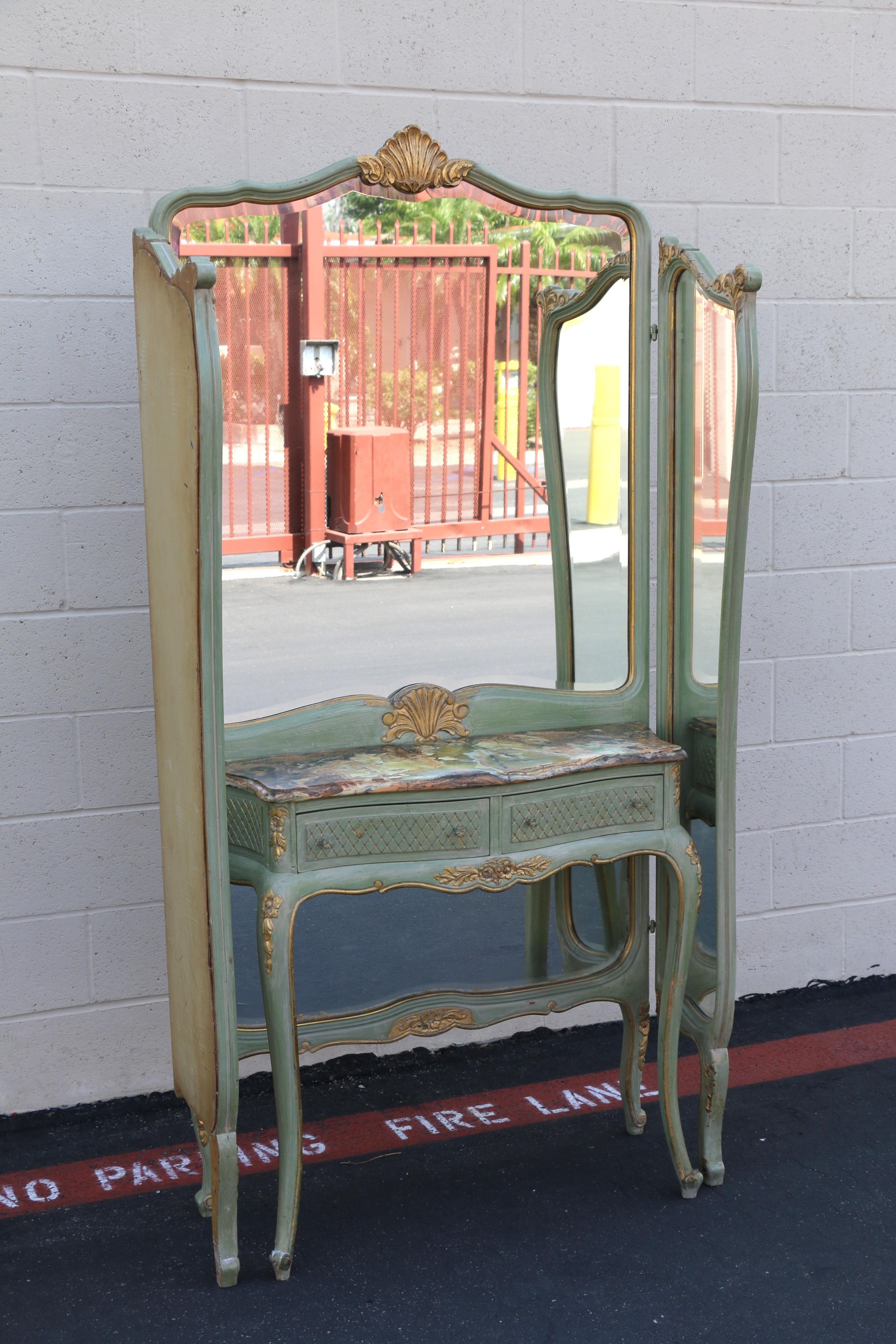 Italiano Antique Mirror Vanity italiano a tre pannelli in vendita