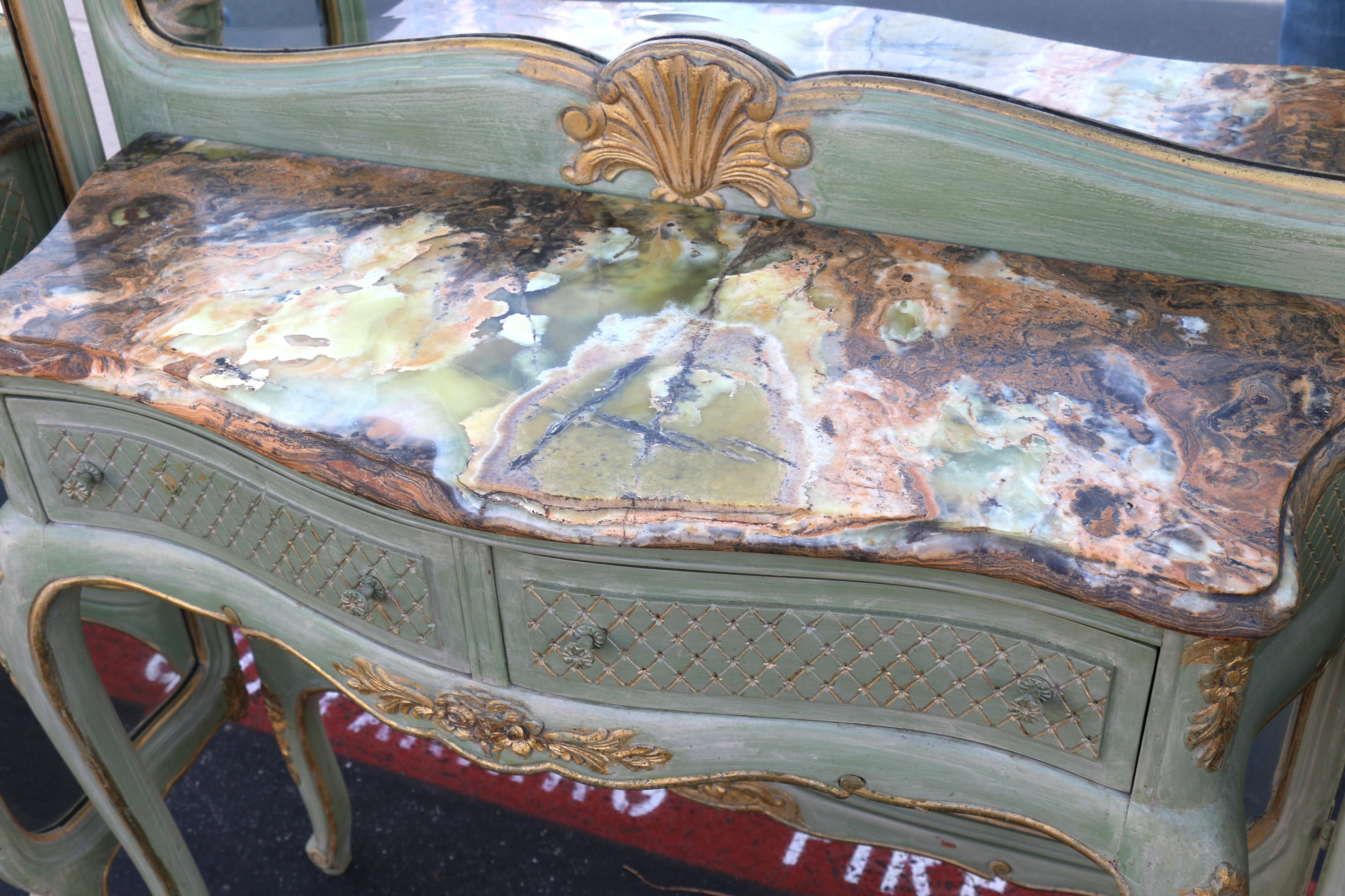 Antique Mirror Vanity italiano a tre pannelli in vendita 2