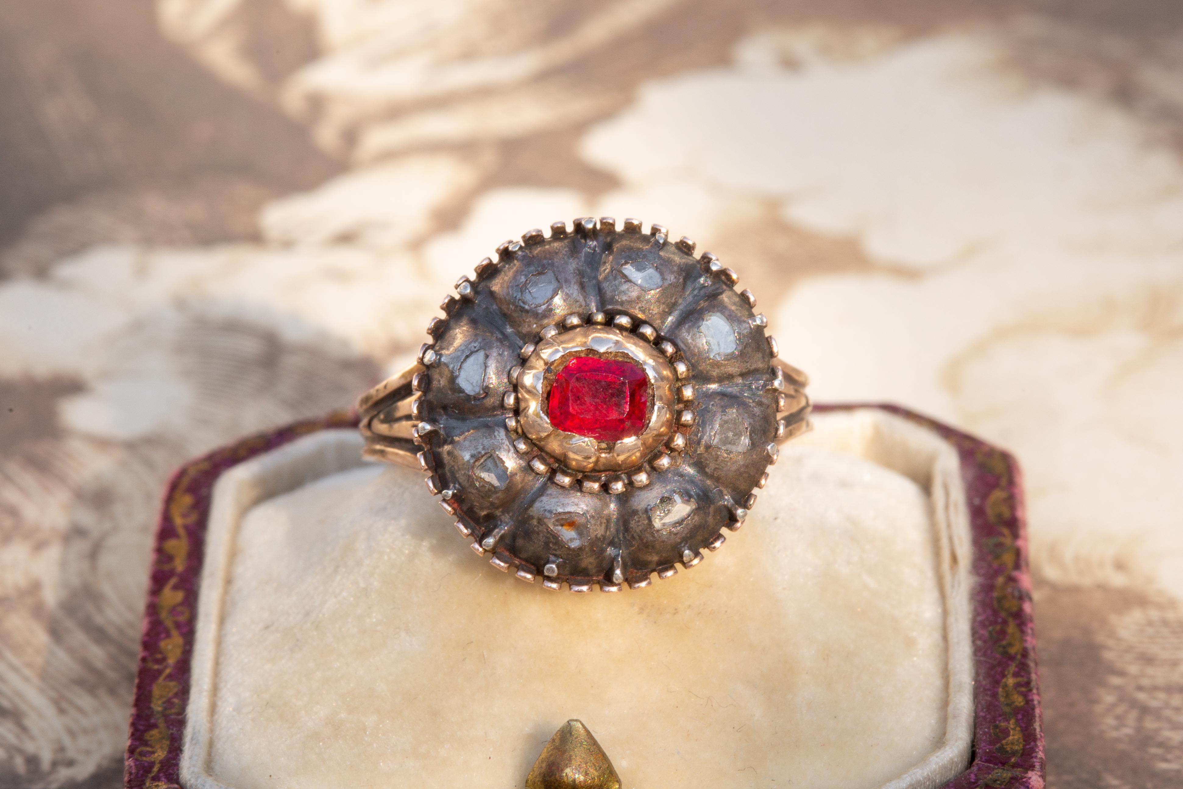 Antique Italian Traditional Garnet and Diamond Cluster Ring Georgian Era For Sale 3
