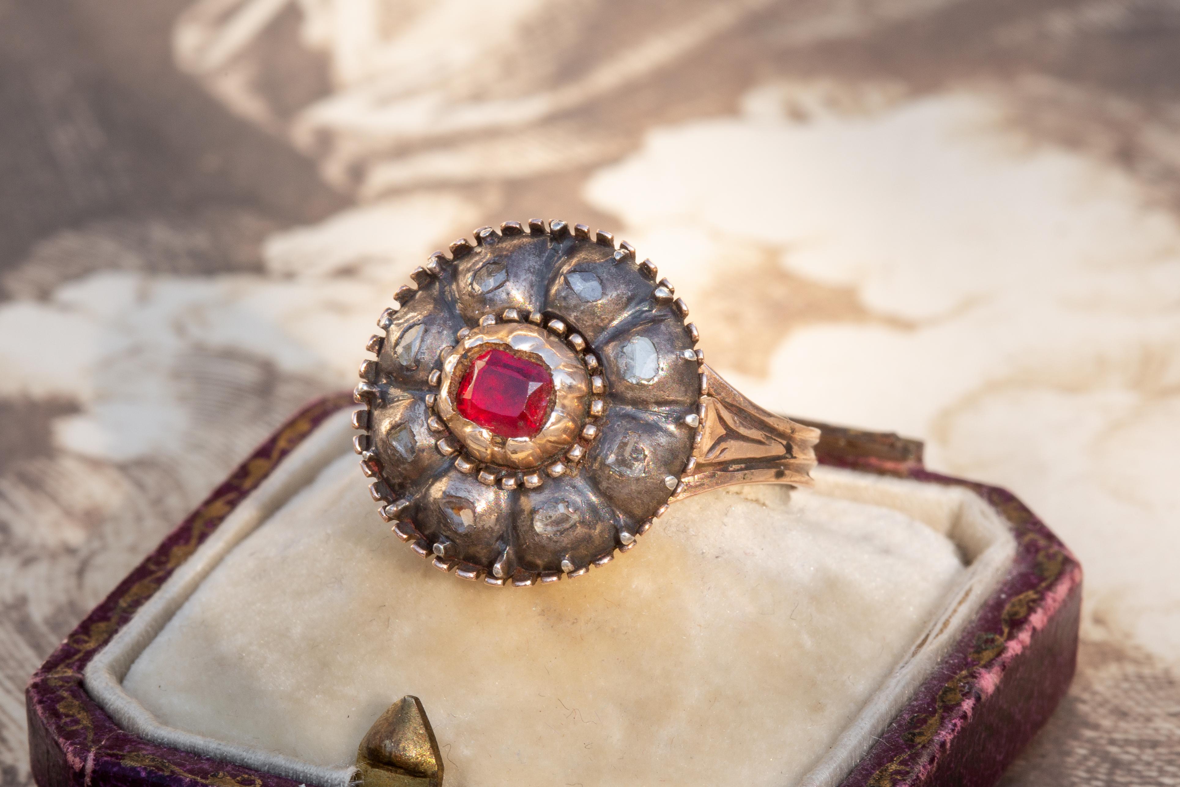 Antique Italian Traditional Garnet and Diamond Cluster Ring Georgian Era For Sale 4