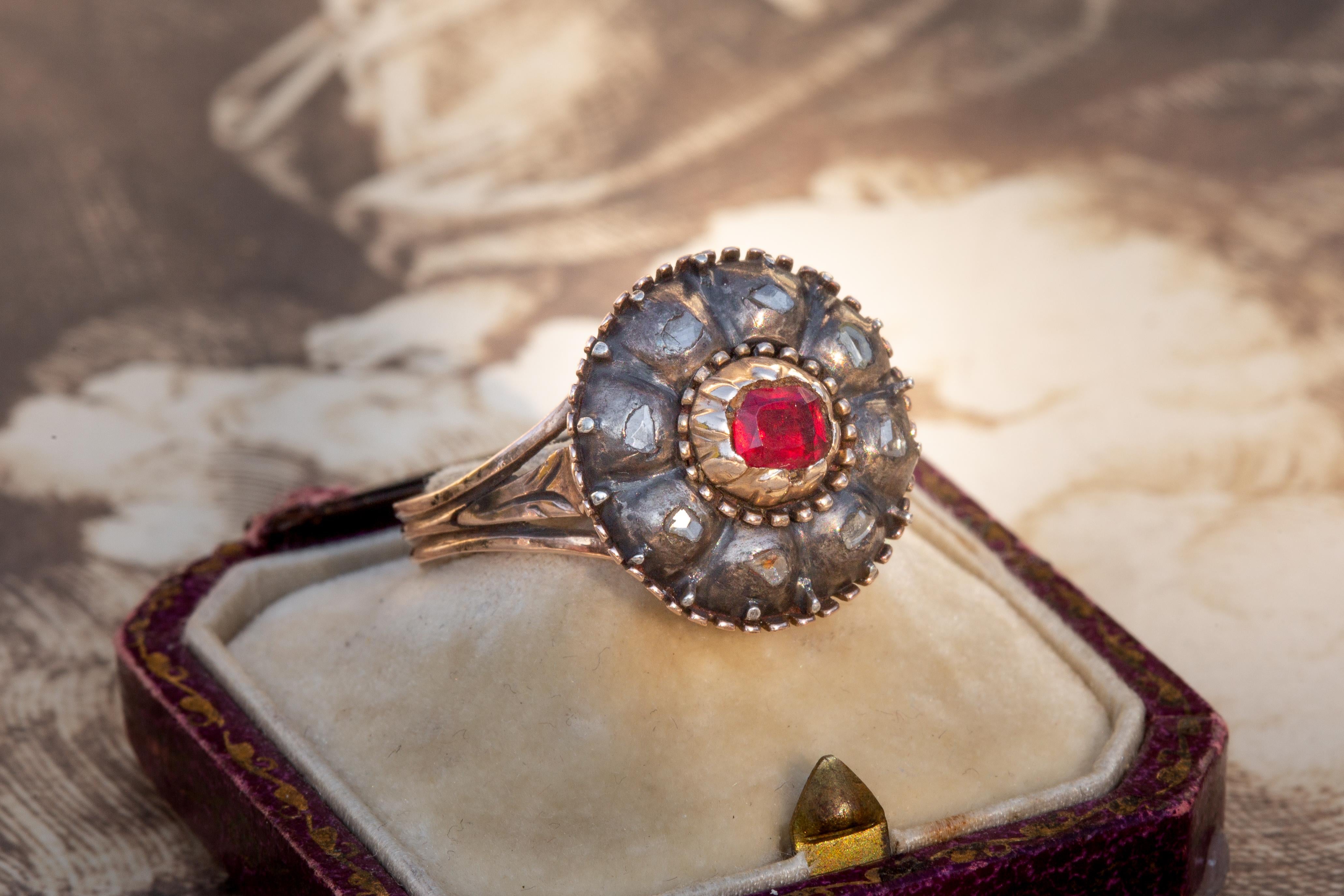 Antique Italian Traditional Garnet and Diamond Cluster Ring Georgian Era For Sale 5