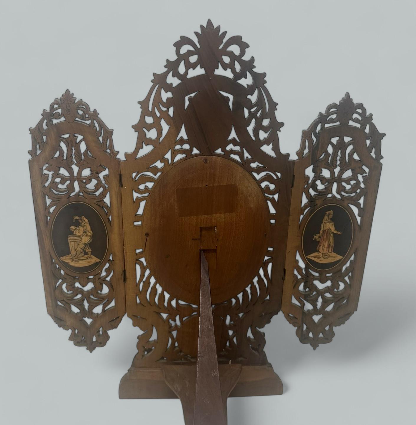 Antiguo Tríptico Italiano Sorrento Ware Nogal Muleta Espejo Plegable Ovalado 19th Ct en venta 2