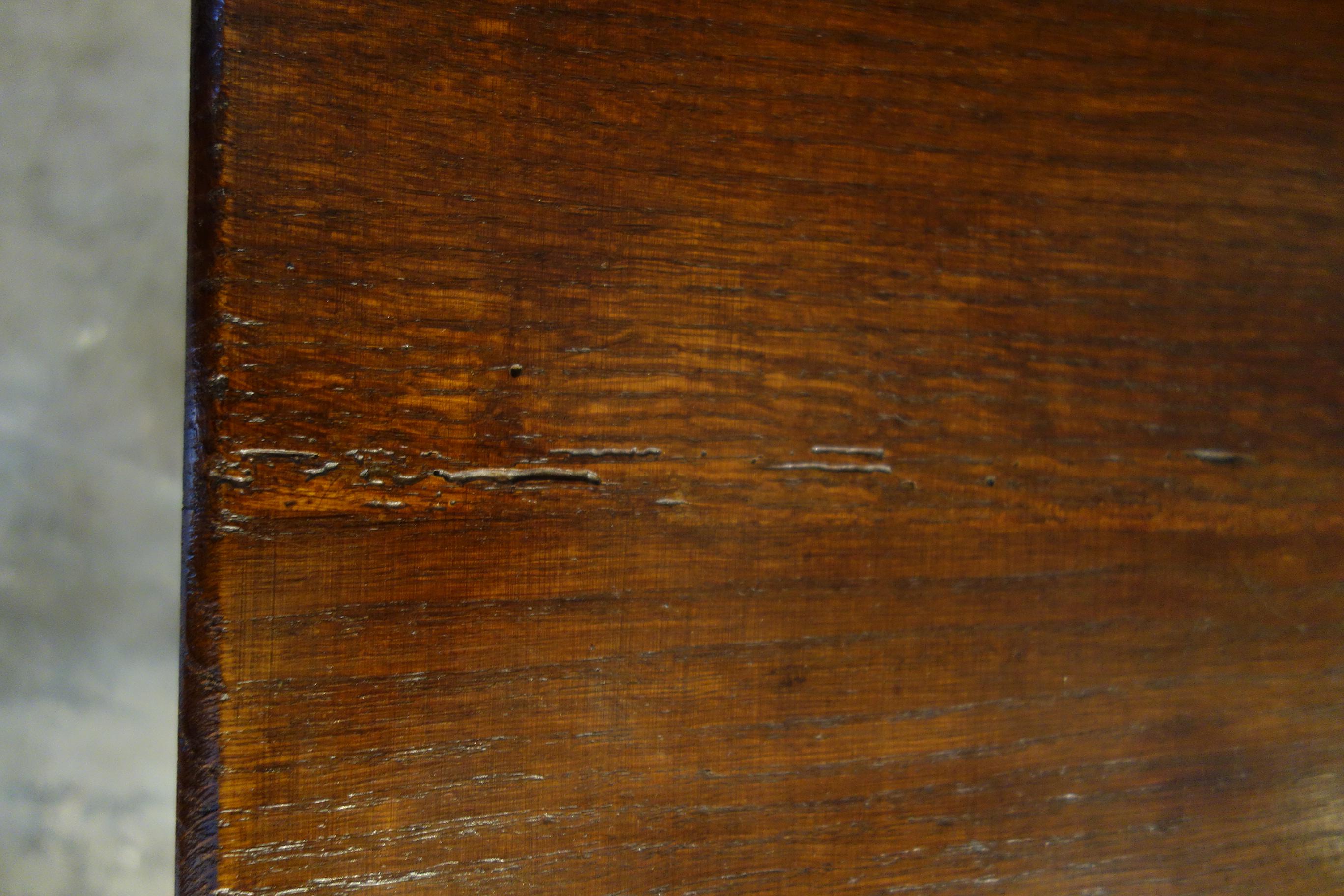 Ancienne table de ferme italienne de style réfectoire de la Renaissance en chêne, fabriquée à la main en vente 12