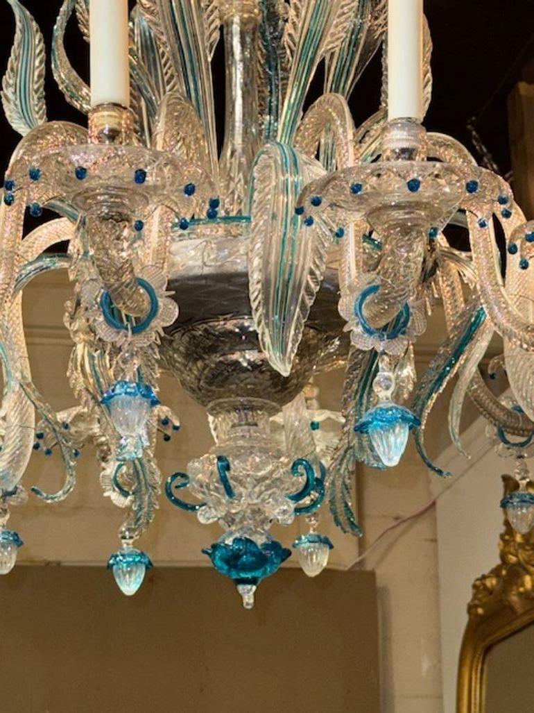 Verre de Murano Lustre vénitien italien ancien avec accents bleus en vente