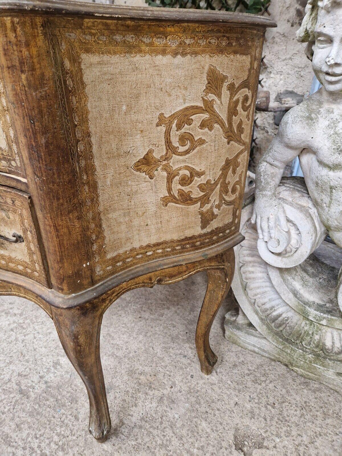 Antique Italian Venetian Dresser Chest of Drawers in Louis XV Style 4