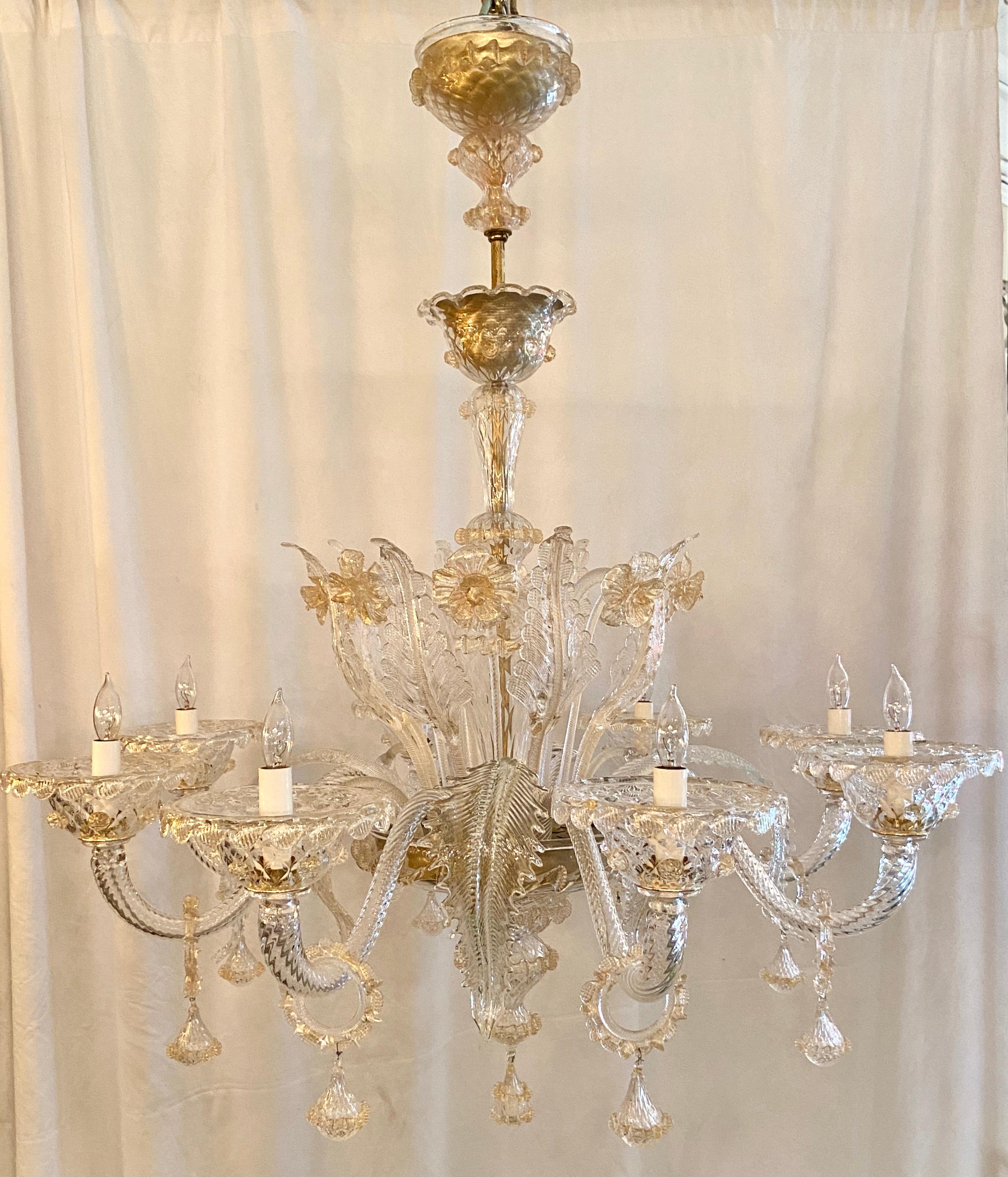 Splendid antique Italian Venetian glass 8-light chandelier, Circa 1930s-1940s. Clear, rose and golden hues.