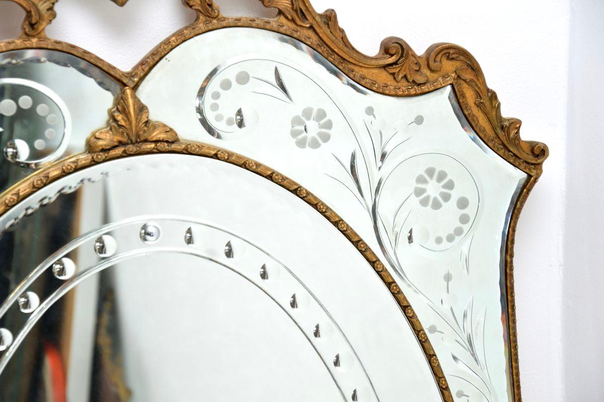 Antiguo espejo italiano veneciano de cristal de Murano mediados del siglo XX en venta