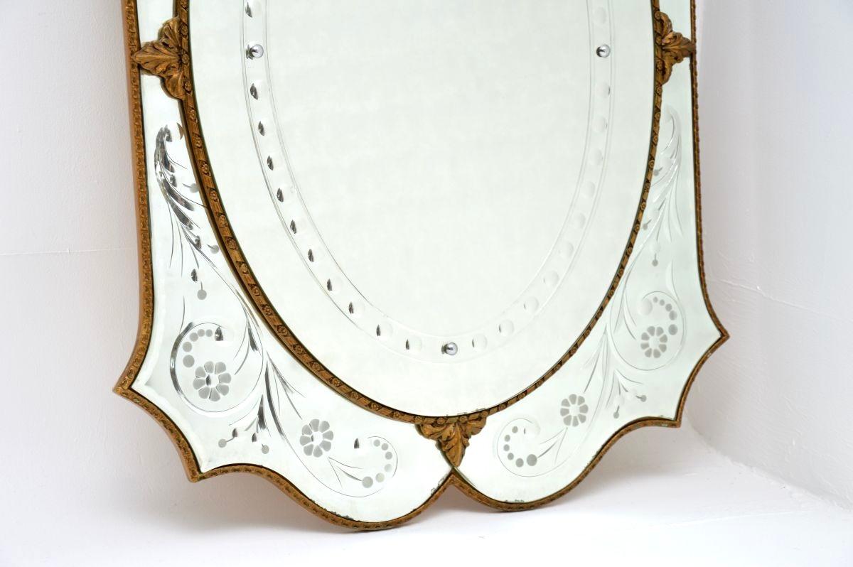 Antiguo espejo italiano veneciano de cristal de Murano Metal en venta