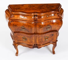 Ancienne commode à bombes en noyer vénitien italien Mid Century Antiques