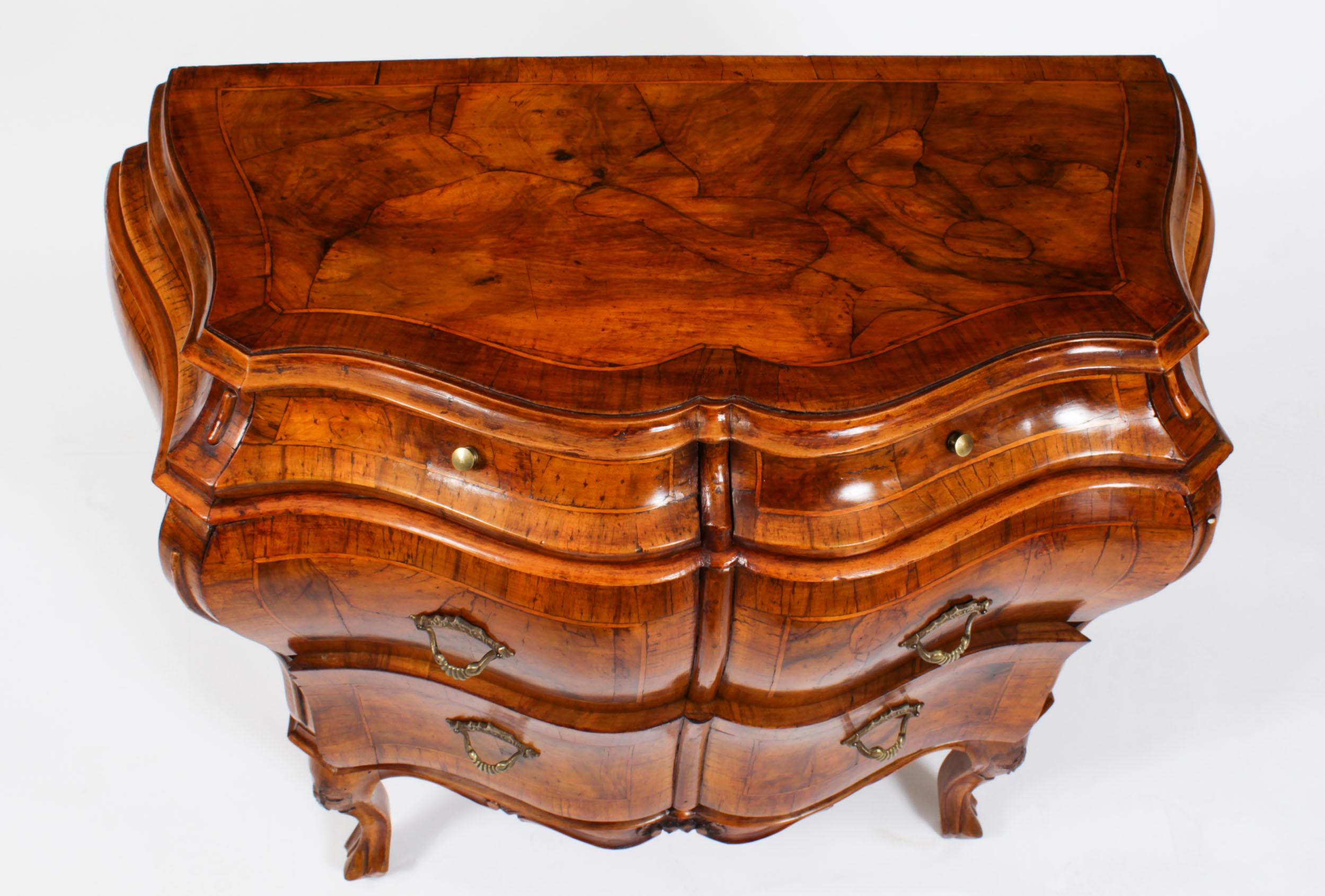 Antique Italian Venetian Walnut Bombe Commode Chest Mid-20th Century In Good Condition For Sale In London, GB