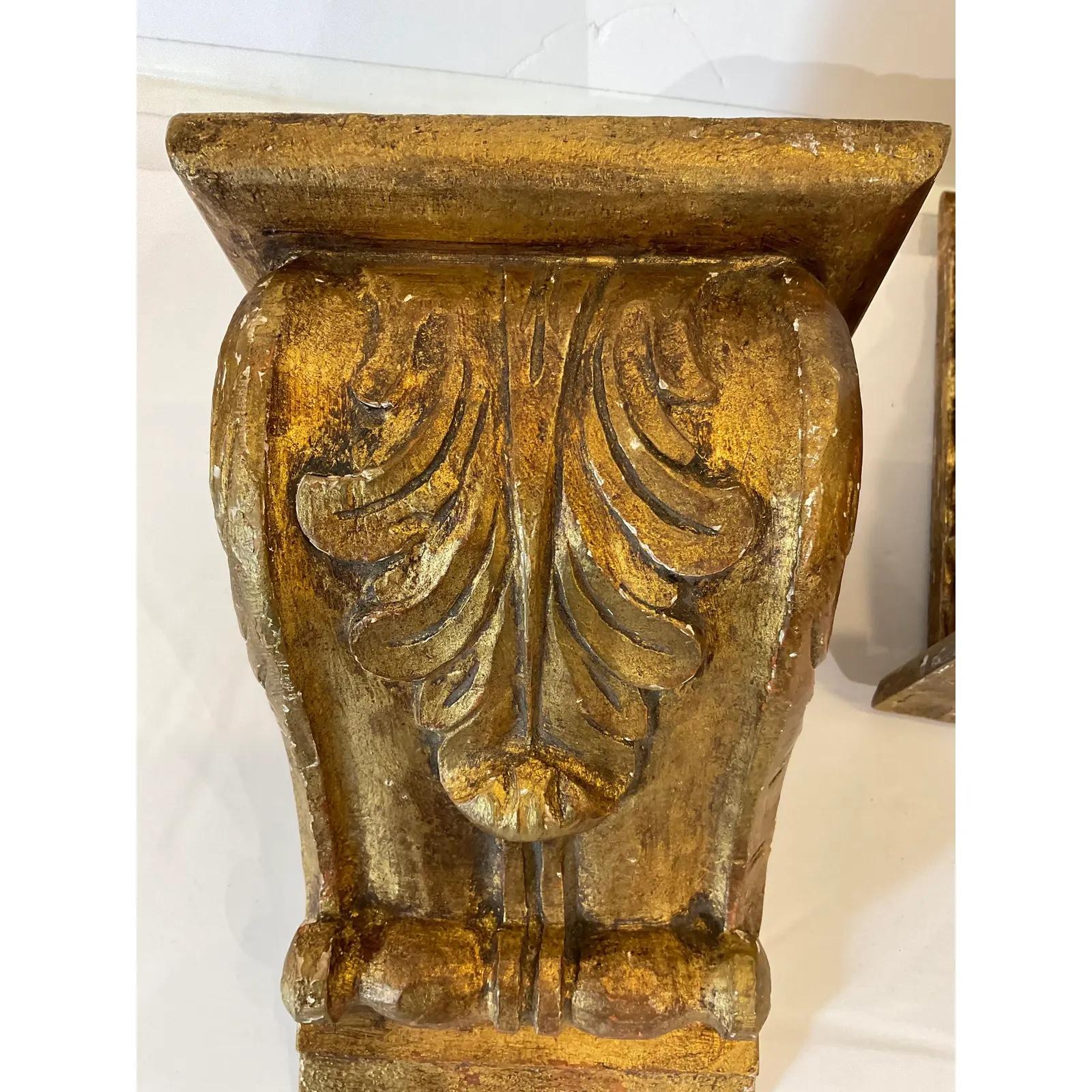 Applique in legno dorato intagliato a mano del XIX secolo con motivo floreale italiano. Mostra una buona dose di invecchiamento

Dimensioni
7ʺW × 7ʺD × 9,5ʺH