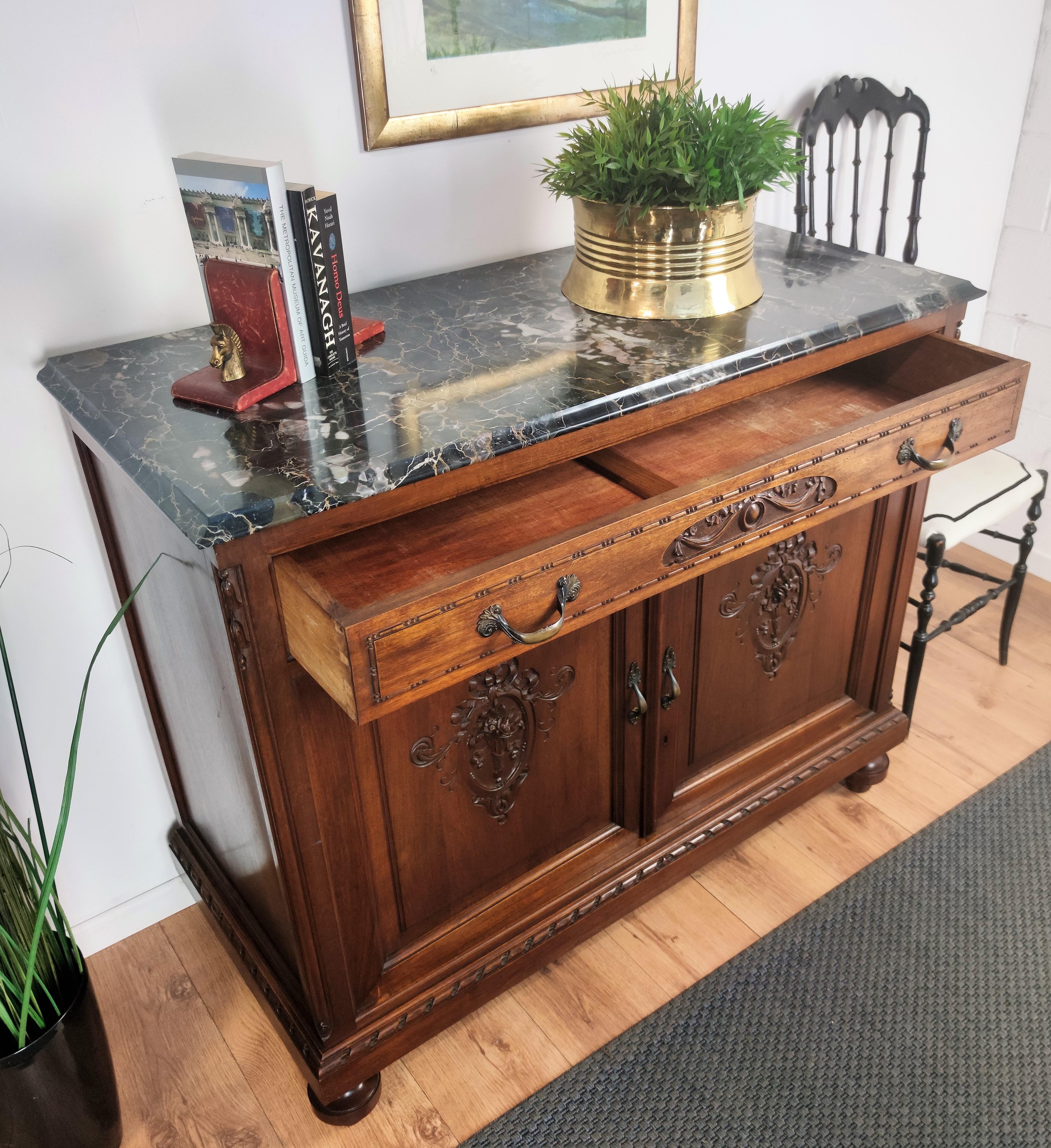 Antique Italian Walnut, Brass and Marble Top Chest of Drawers Commode Credenza For Sale 1