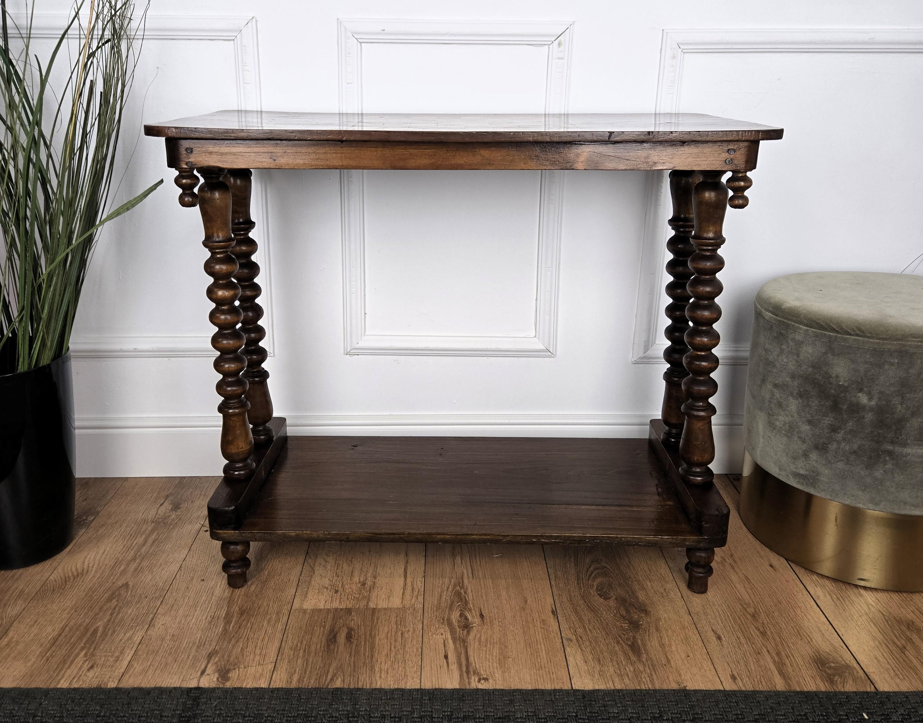 Antike italienische Nussbaum-Maser Intarsien Schachspiele Beistelltisch mit Bobbin gedrehten Beinen (Holz) im Angebot