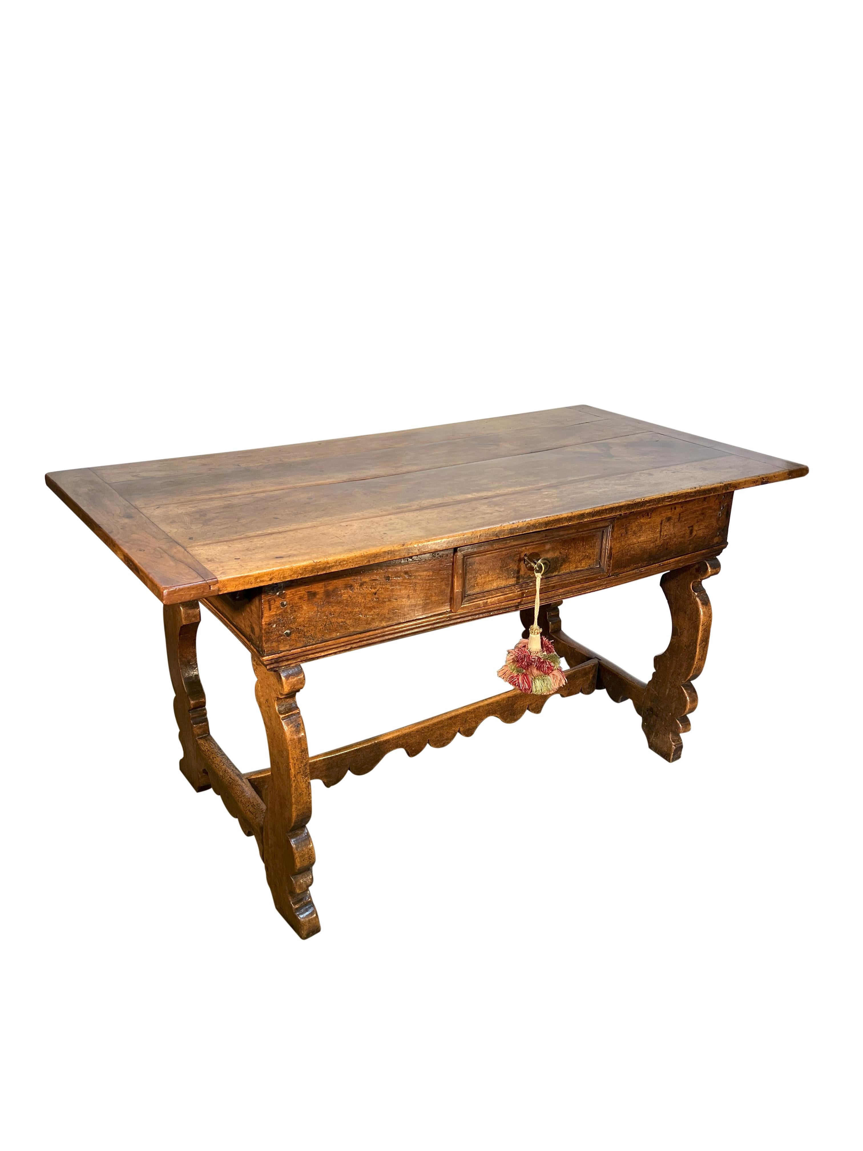 Antique Italian walnut Desk from Emilia Romagna  8