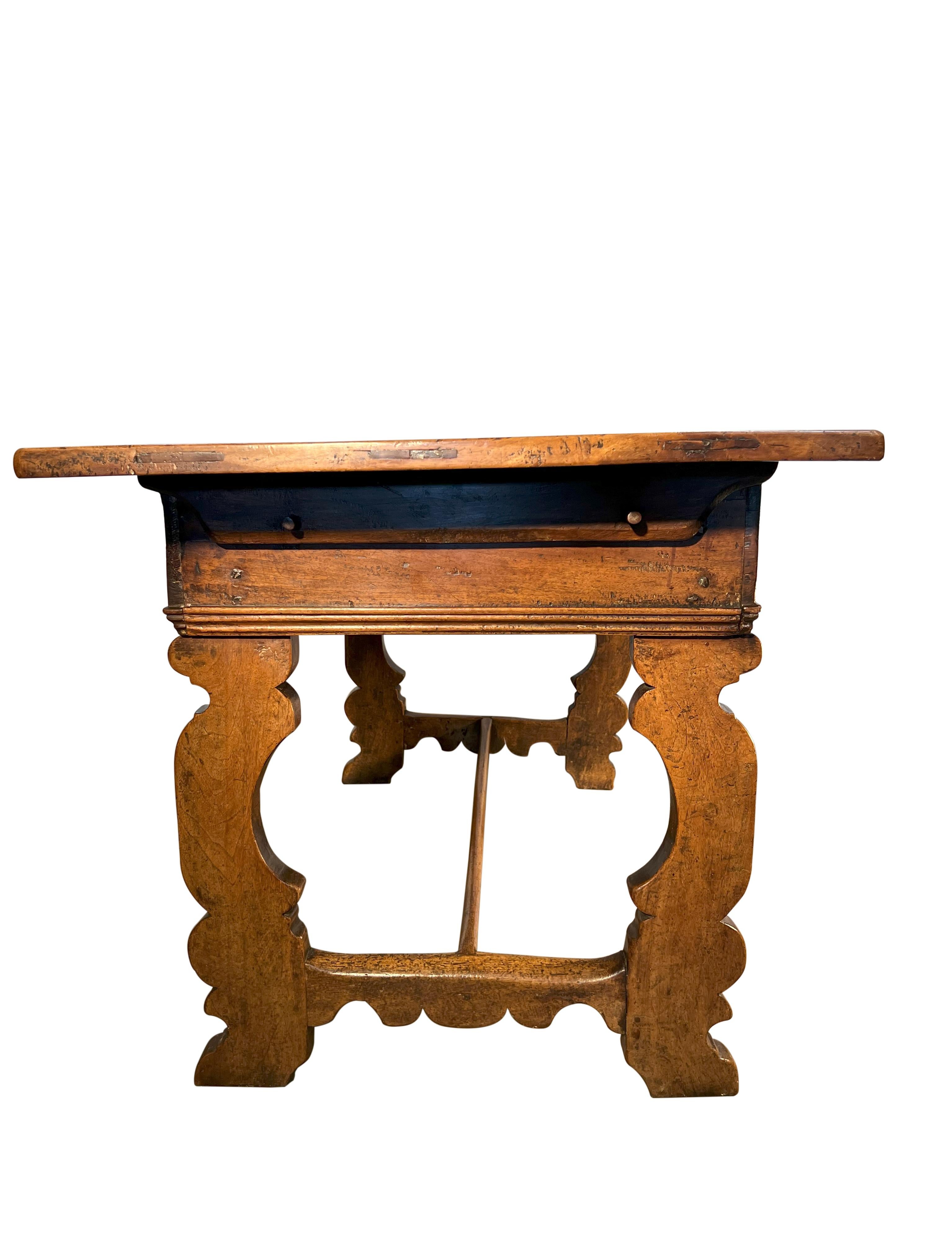 Antique Italian walnut Desk from Emilia Romagna  9