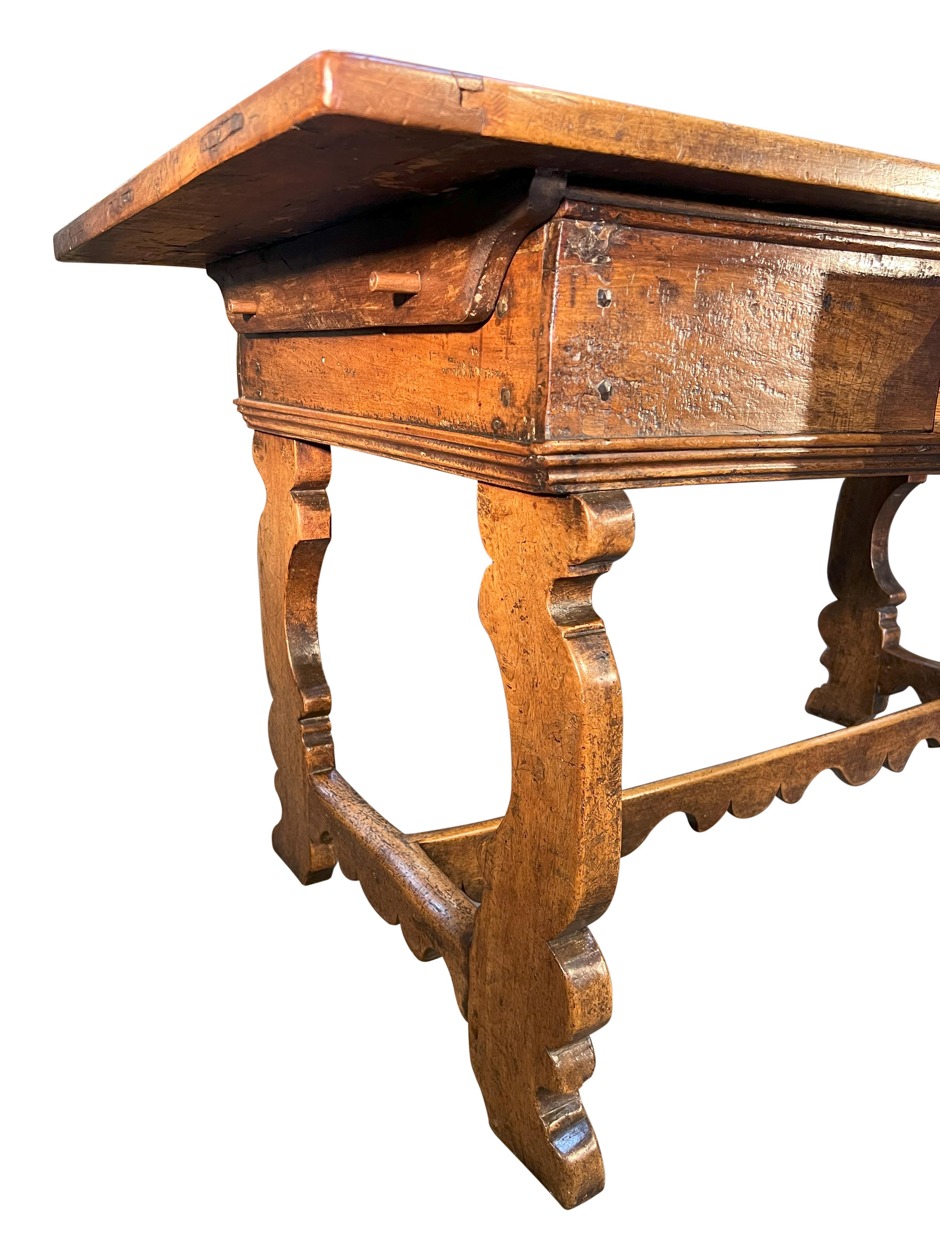Walnut Antique Italian walnut Desk from Emilia Romagna 